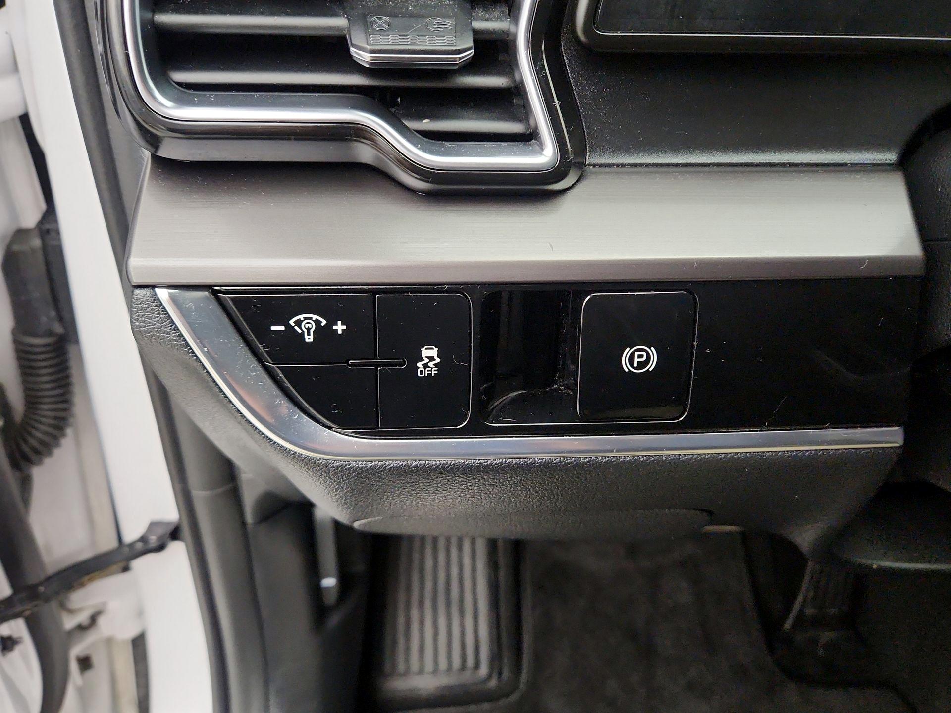 Thumbnail: 2023 Kia Sportage - 13