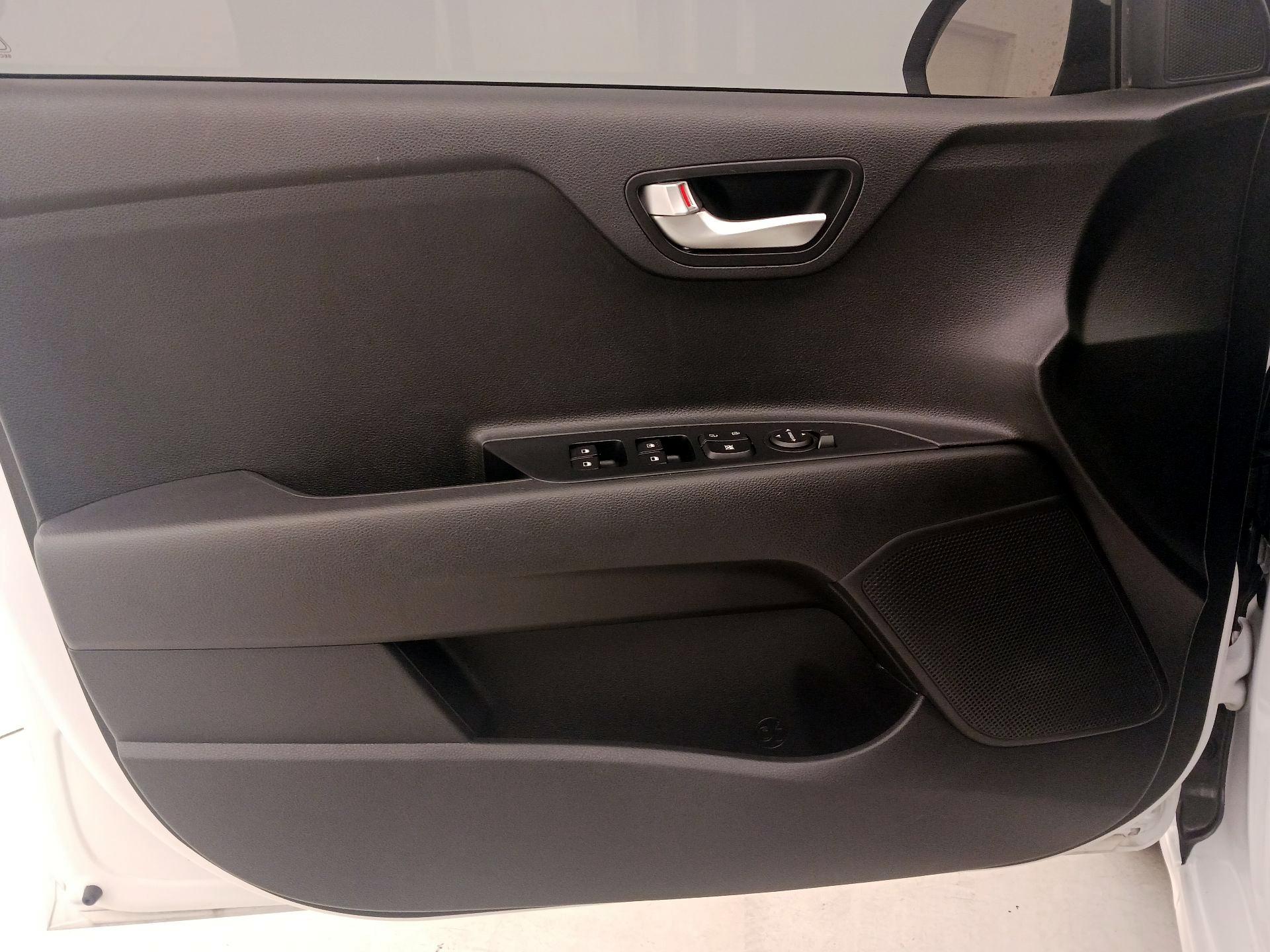 Thumbnail: 2023 Kia Rio - 12