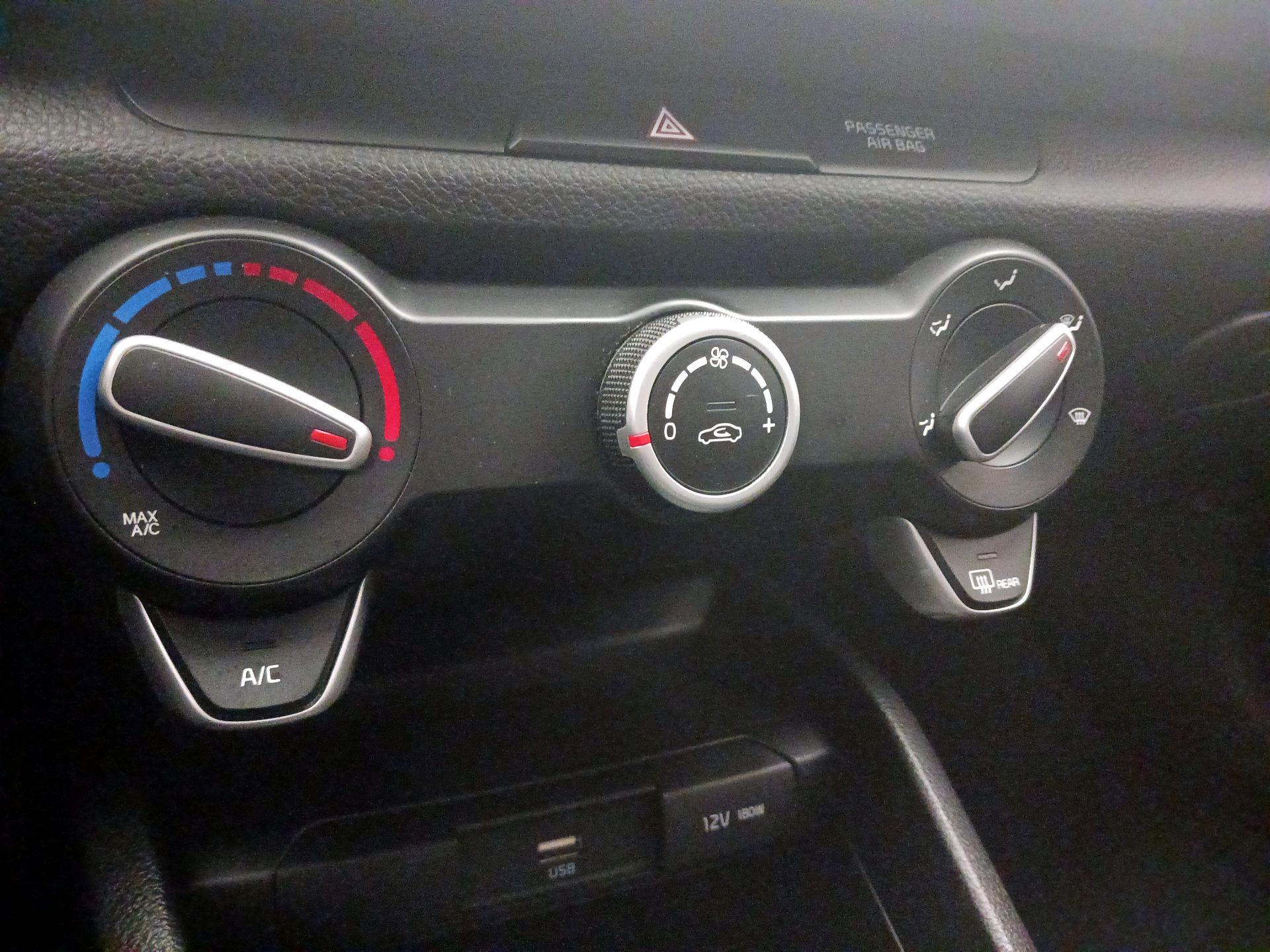 Thumbnail: 2023 Kia Rio - 16