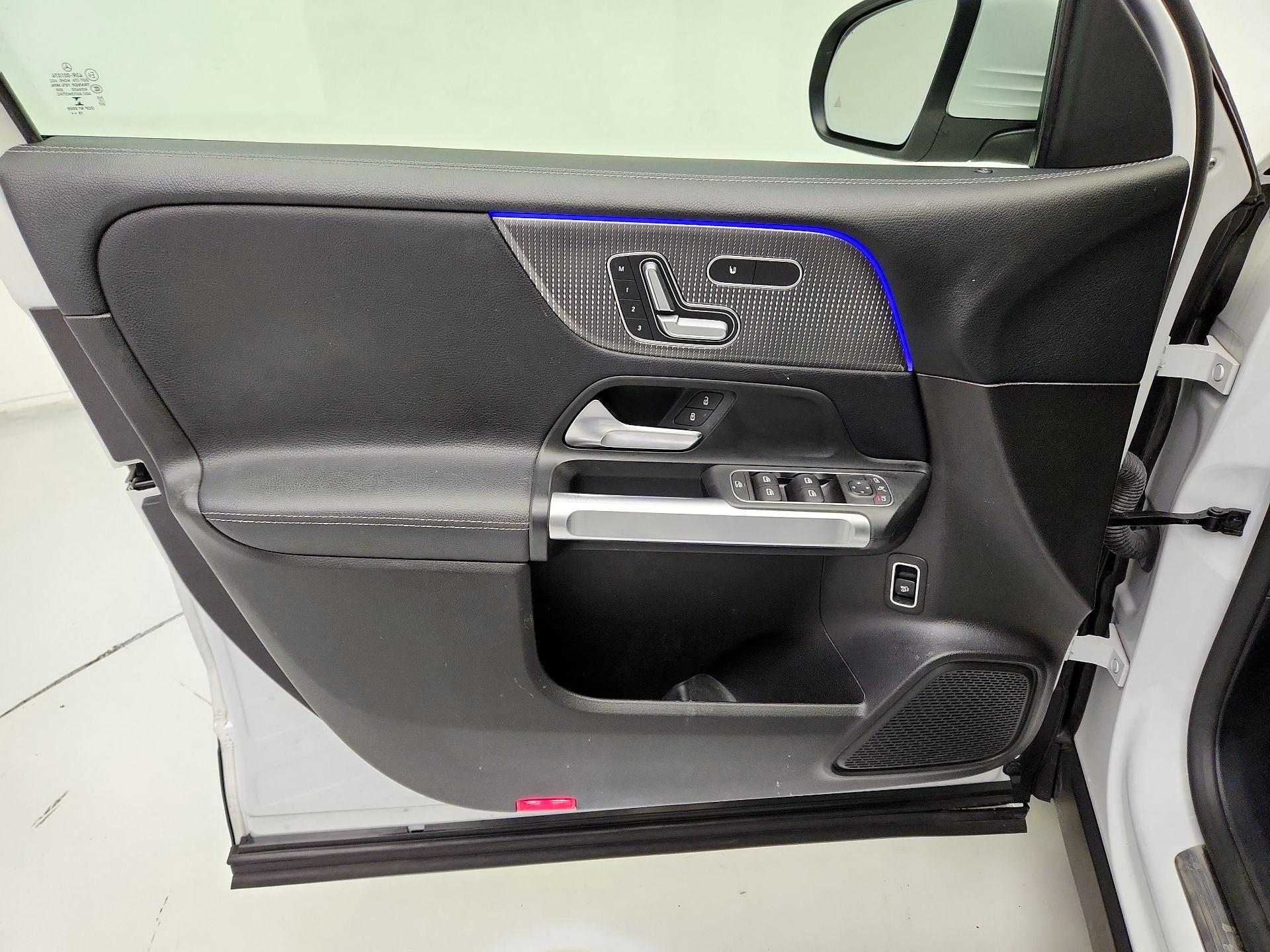 Thumbnail: 2020 Mercedes-Benz GLB - 12