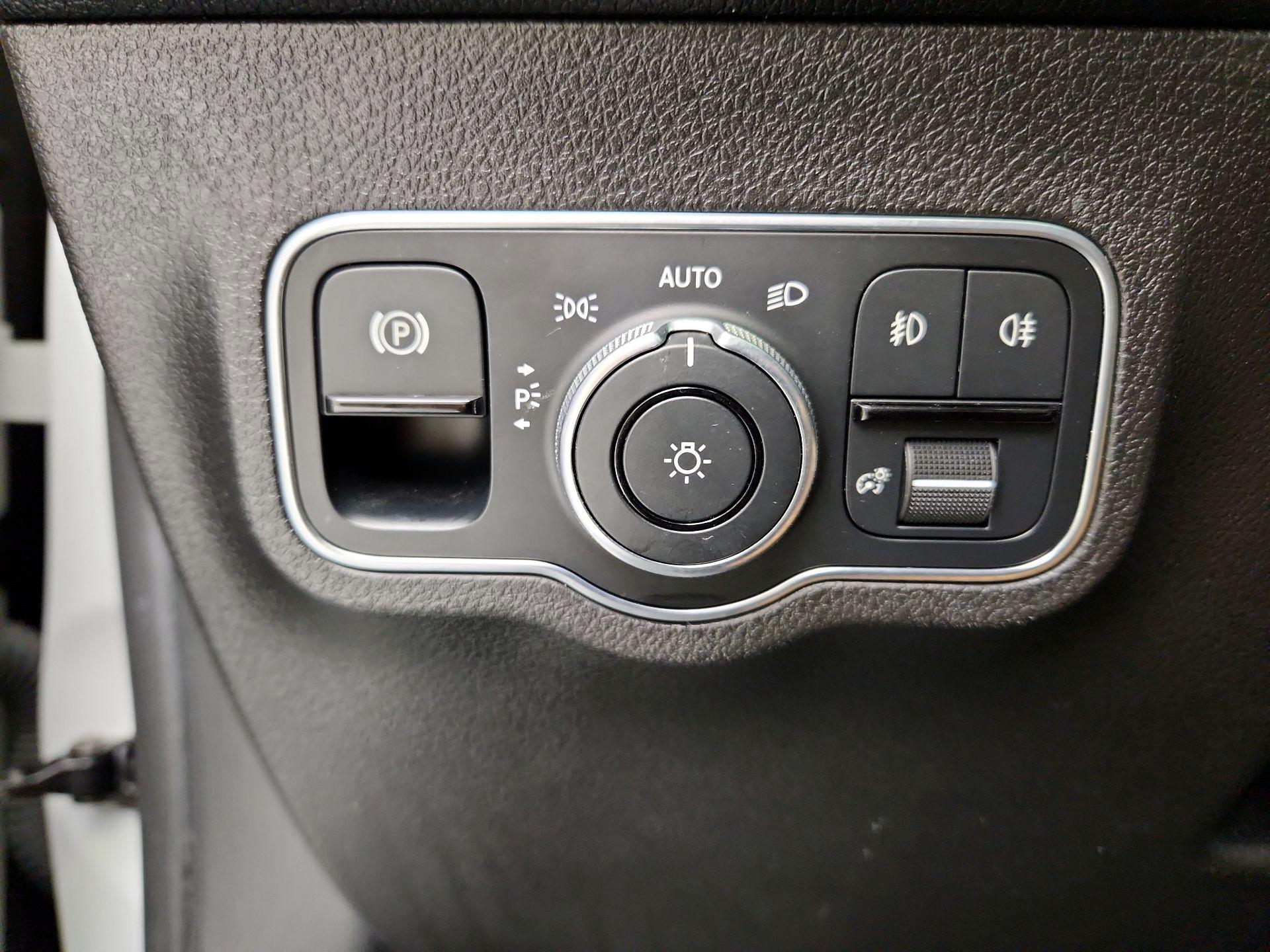 Thumbnail: 2020 Mercedes-Benz GLB - 13