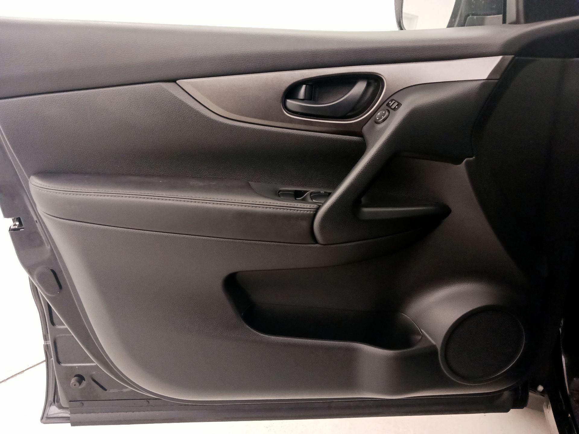 Thumbnail: 2021 Nissan Rogue Sport - 12