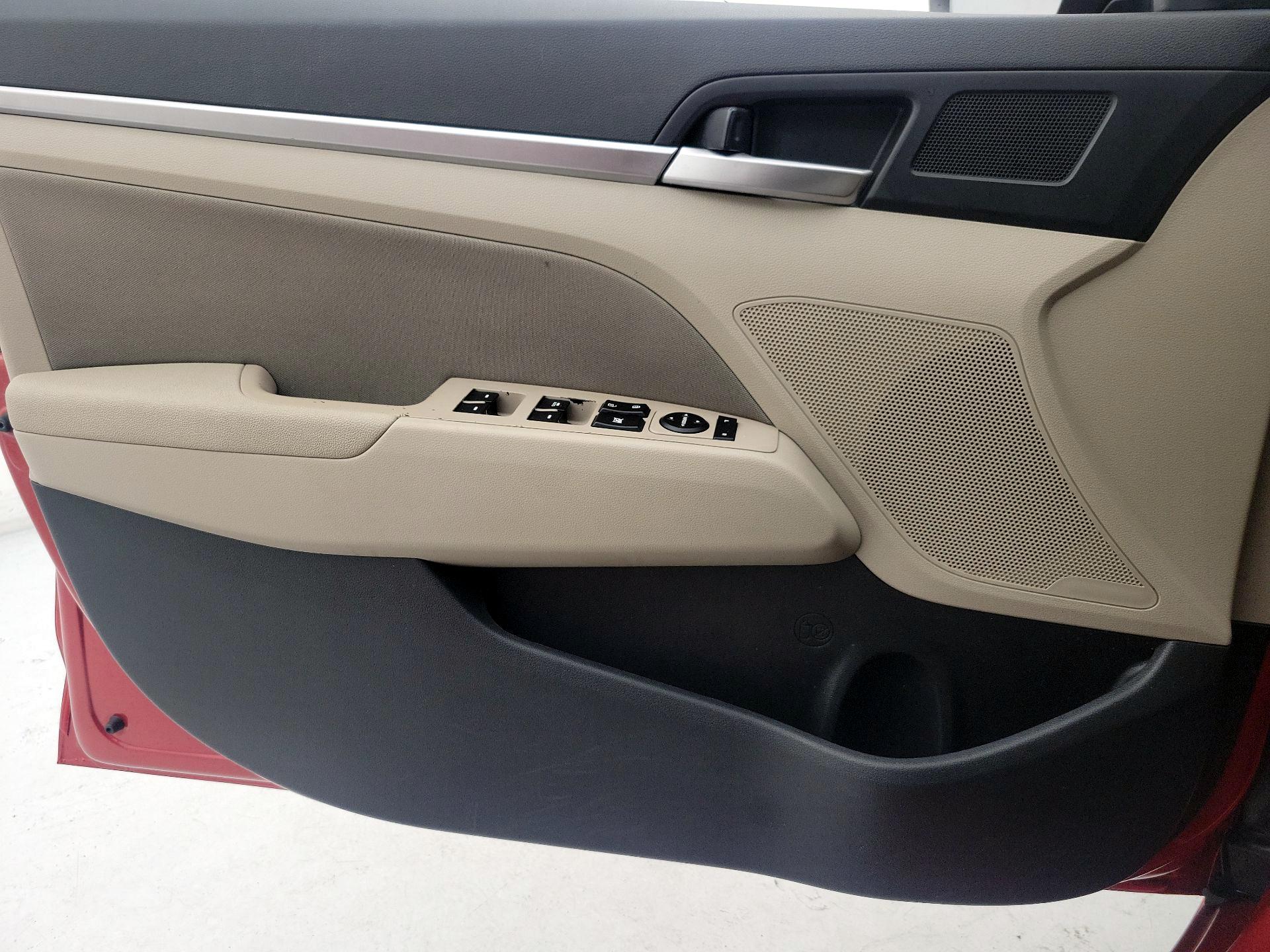 Thumbnail: 2020 Hyundai Elantra - 12