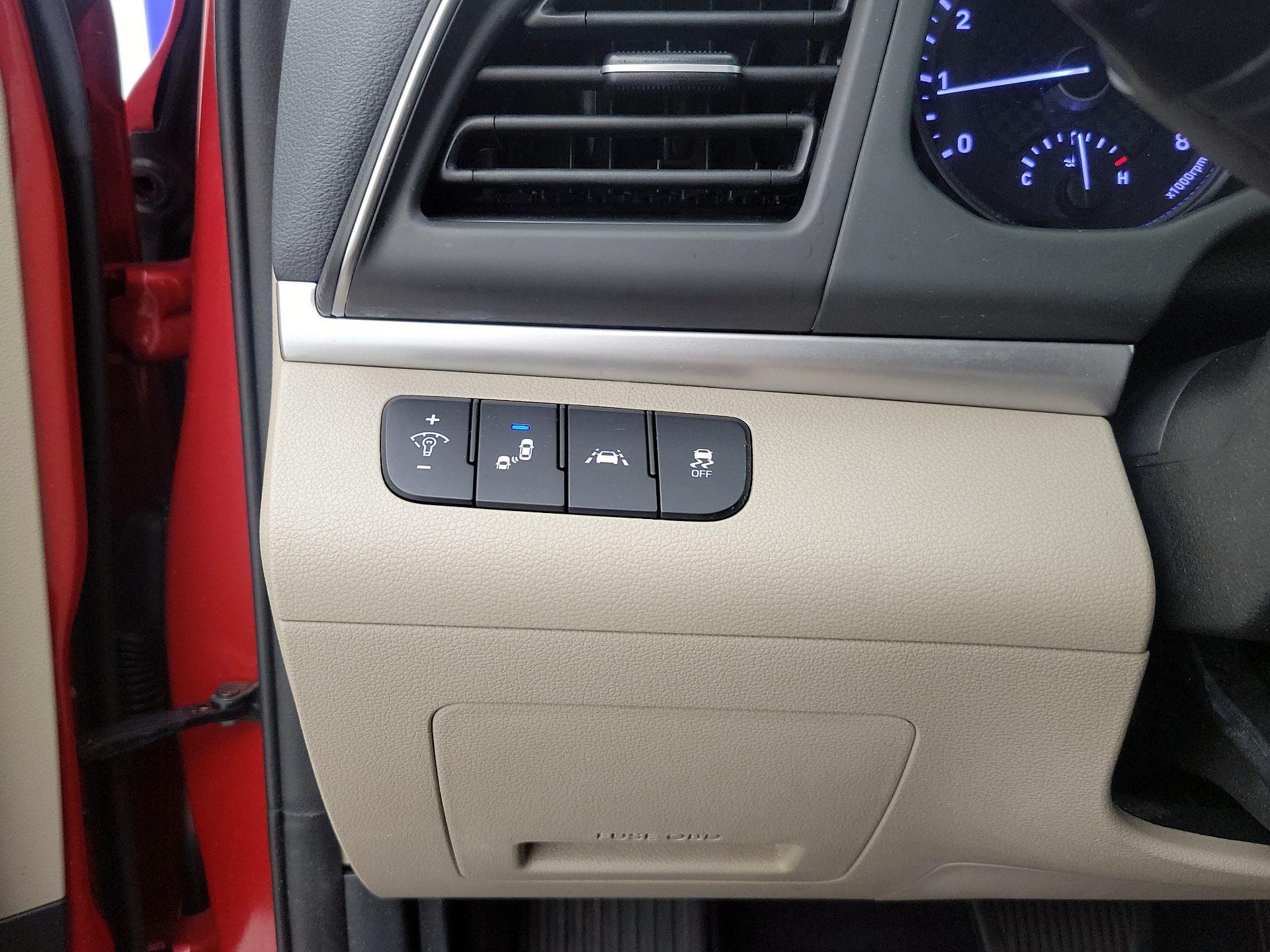 Thumbnail: 2020 Hyundai Elantra - 13