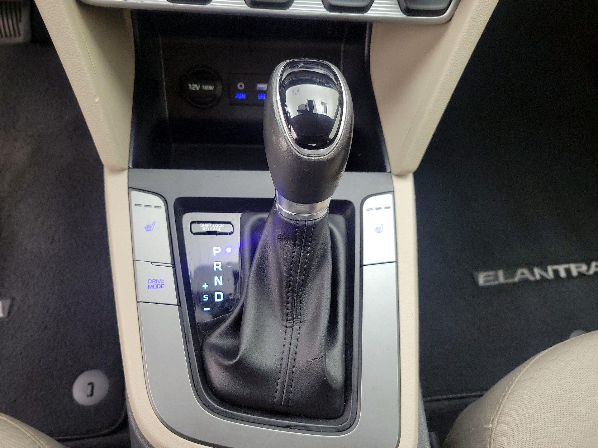 Thumbnail: 2020 Hyundai Elantra - 17