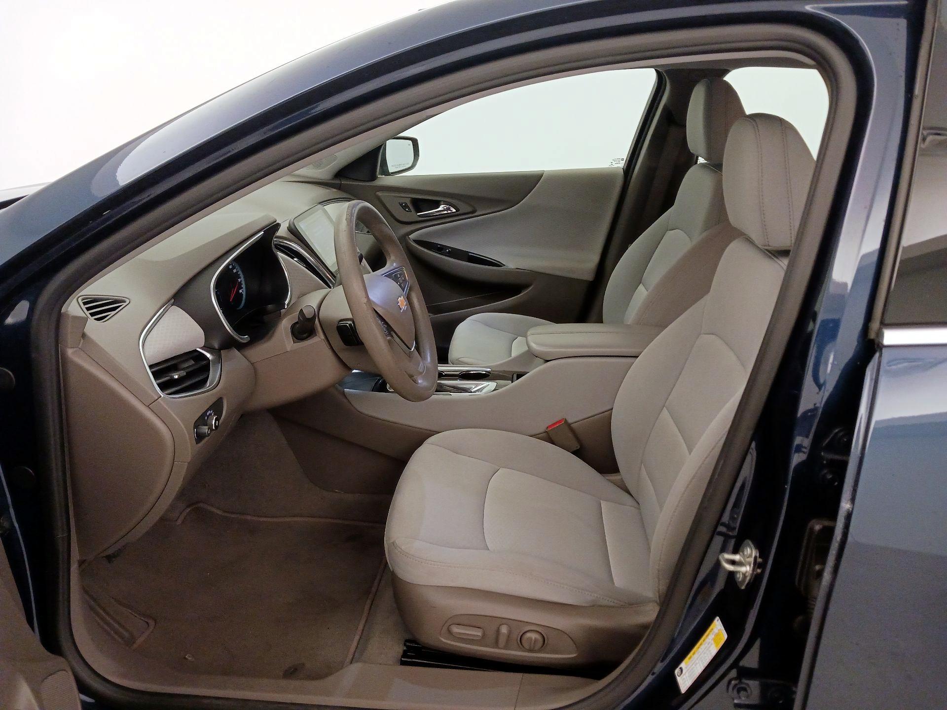 Thumbnail: 2021 Chevrolet Malibu - 11