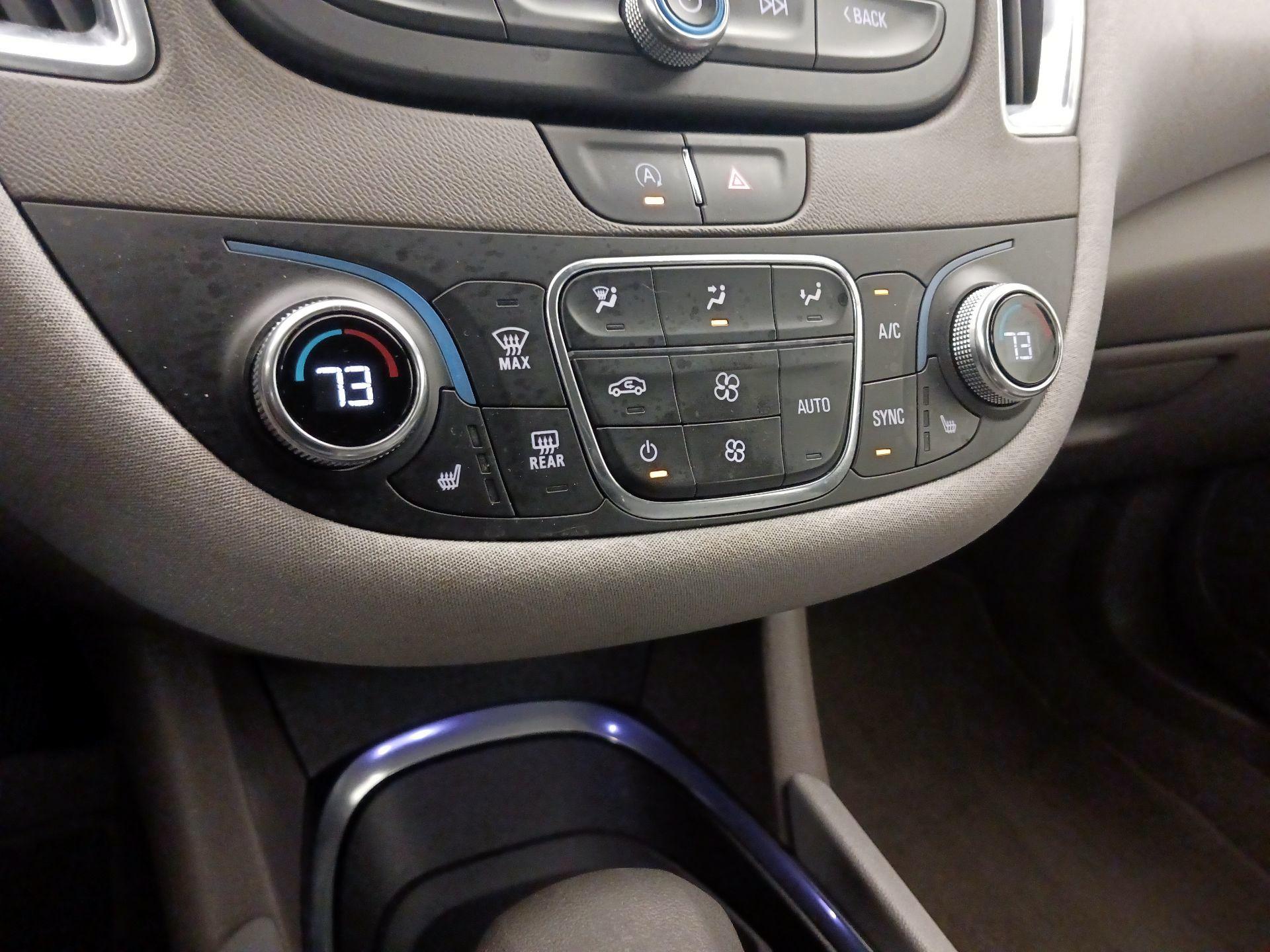 Thumbnail: 2021 Chevrolet Malibu - 16