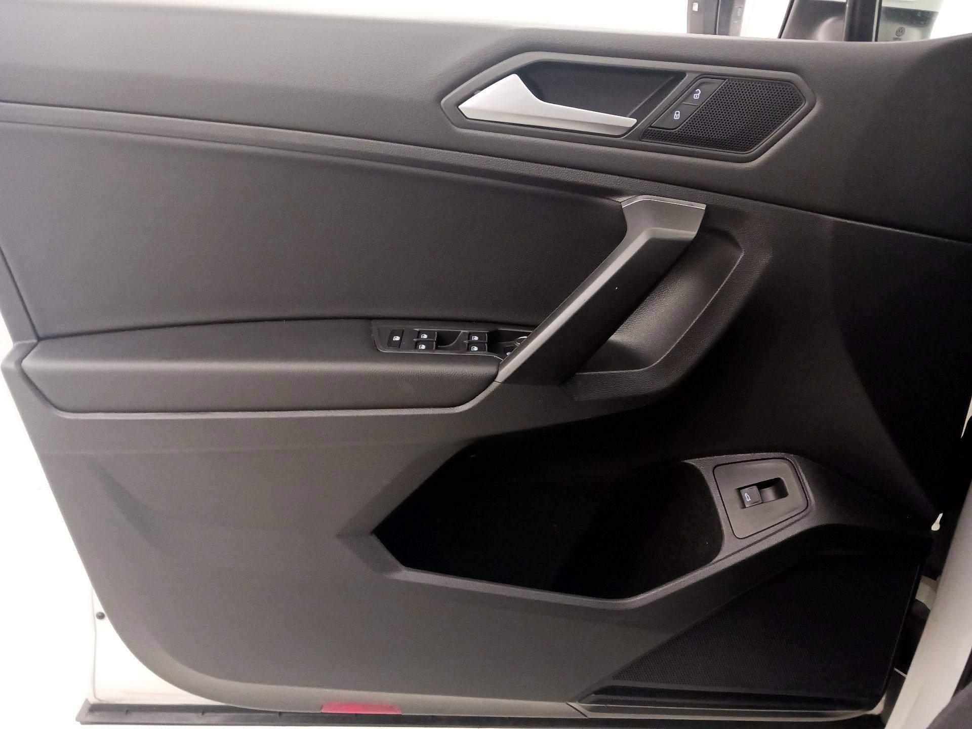 Thumbnail: 2021 Volkswagen Tiguan - 12