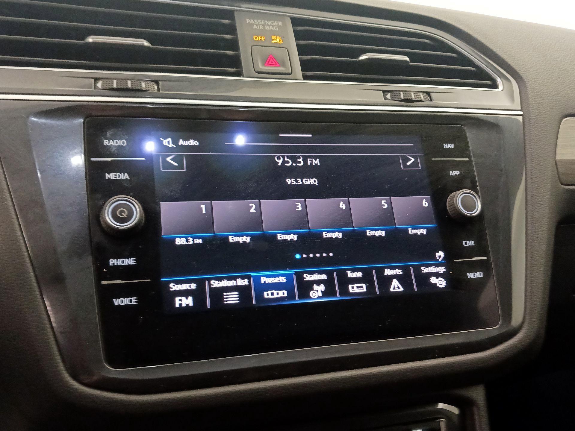 Thumbnail: 2021 Volkswagen Tiguan - 16