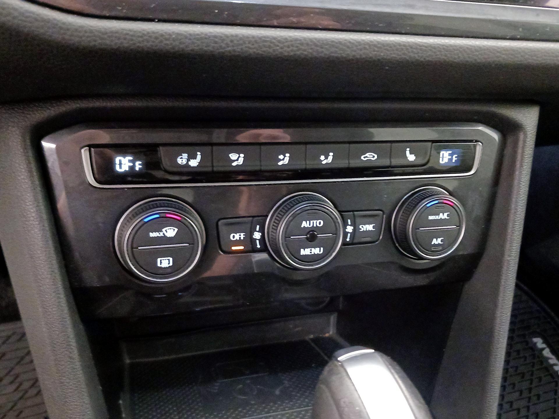 Thumbnail: 2021 Volkswagen Tiguan - 17