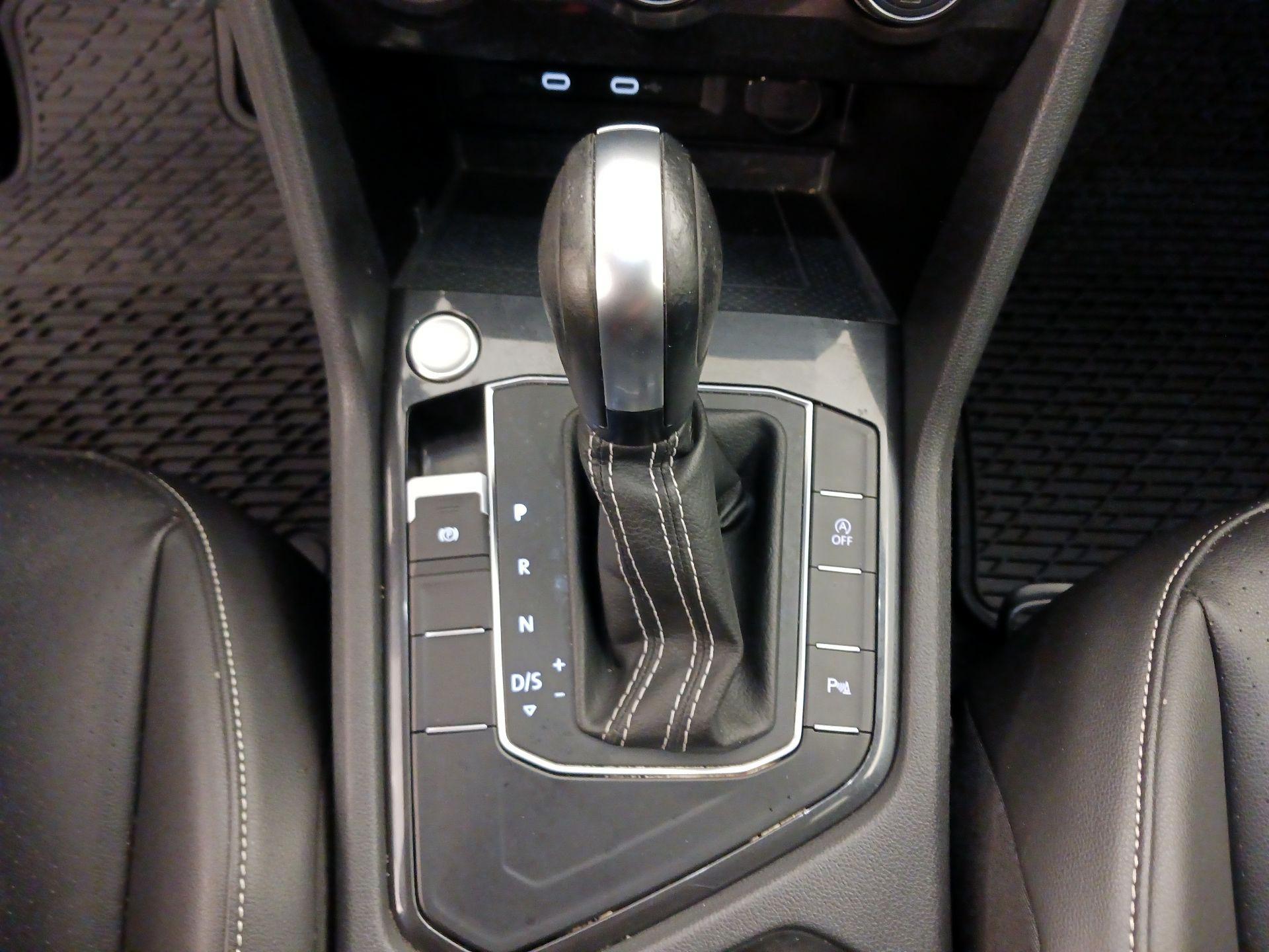 Thumbnail: 2021 Volkswagen Tiguan - 18