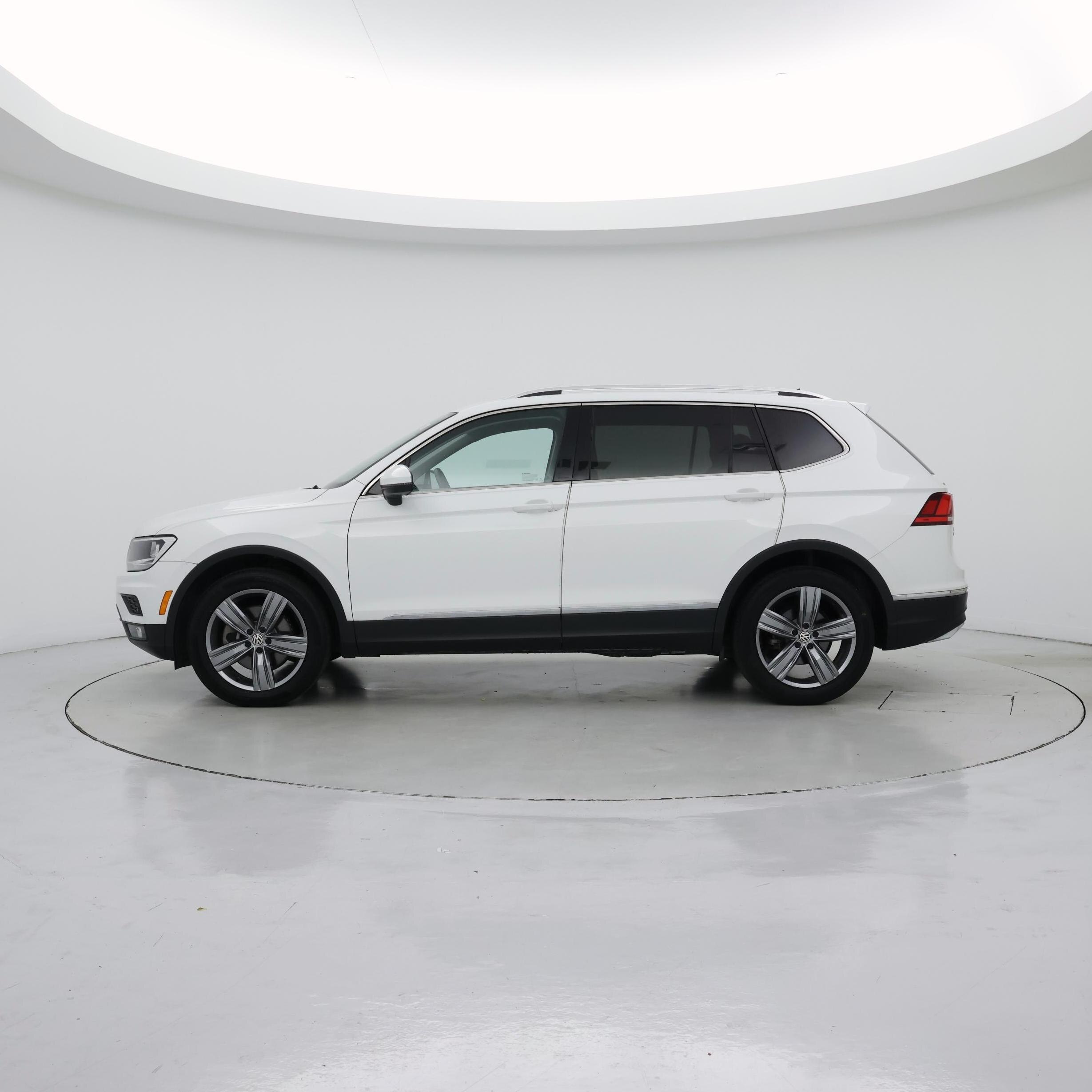 Thumbnail: 2021 Volkswagen Tiguan - 3