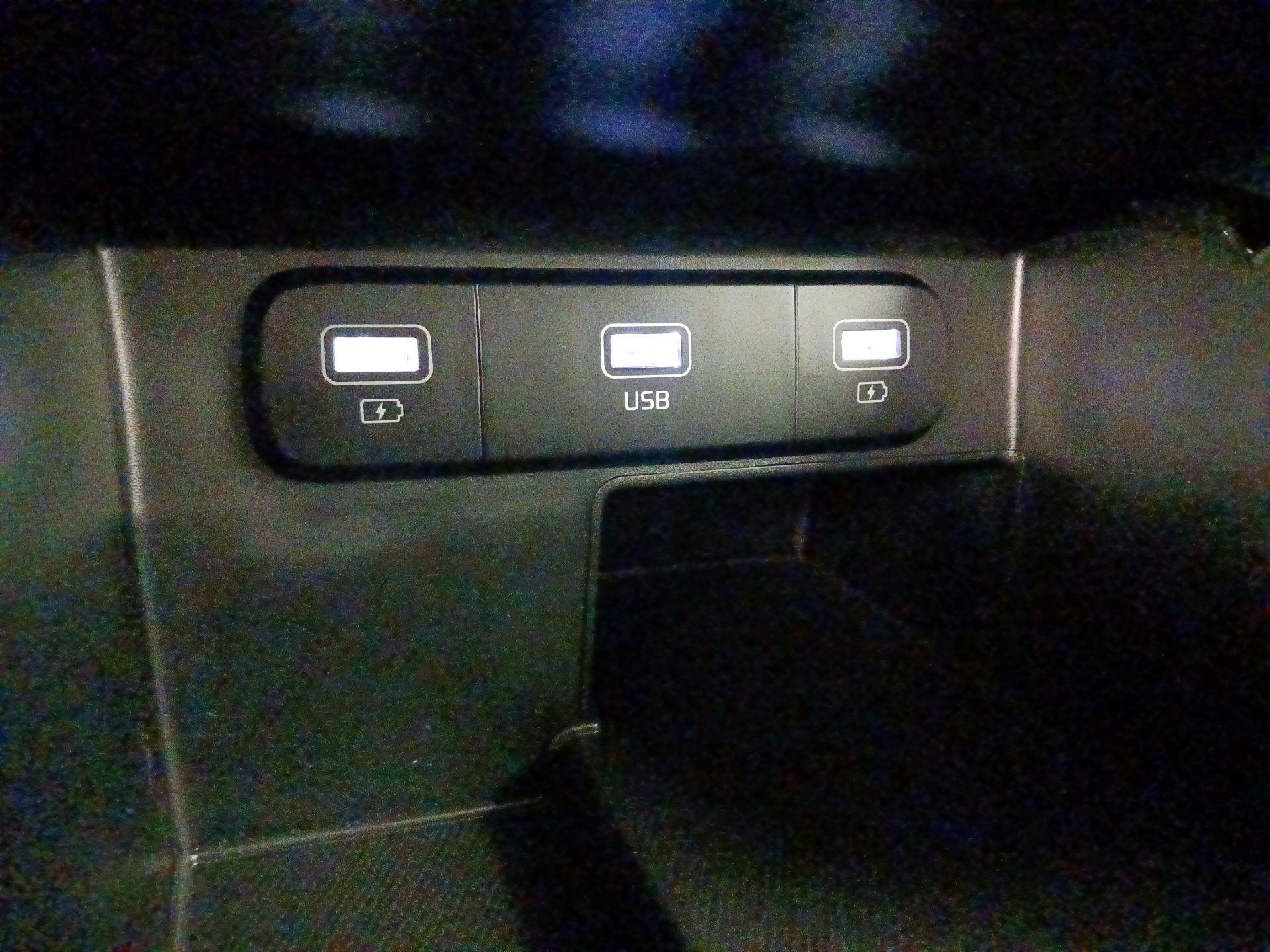 Thumbnail: 2021 Kia Sorento - 18