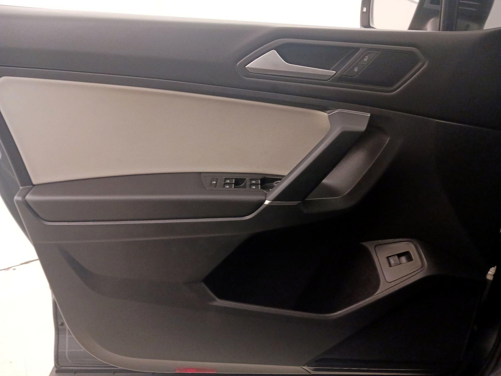 Thumbnail: 2020 Volkswagen Tiguan - 12