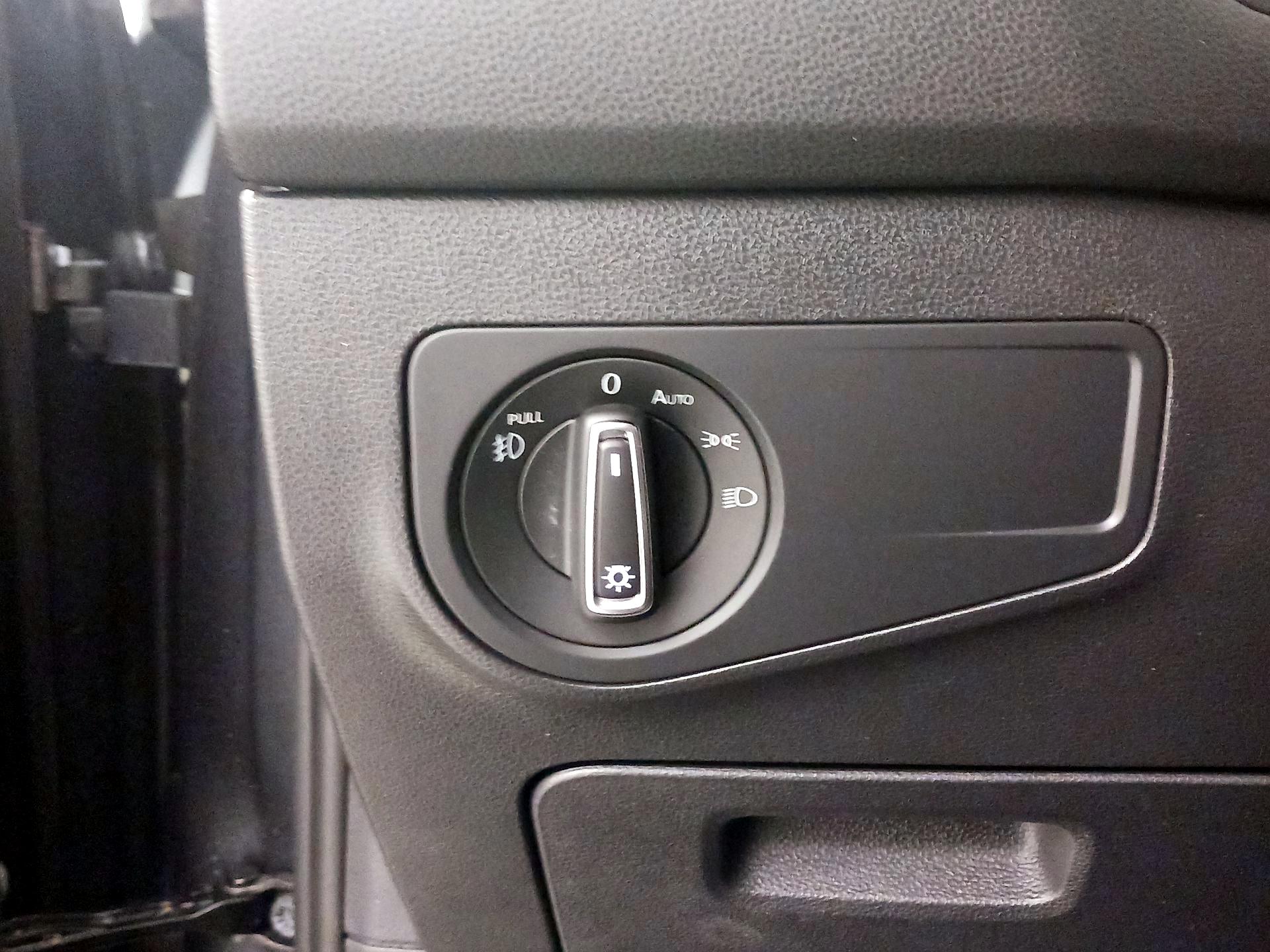 Thumbnail: 2020 Volkswagen Tiguan - 13