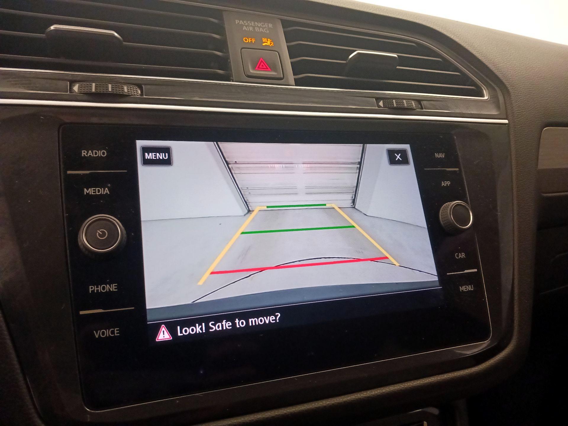 Thumbnail: 2020 Volkswagen Tiguan - 15