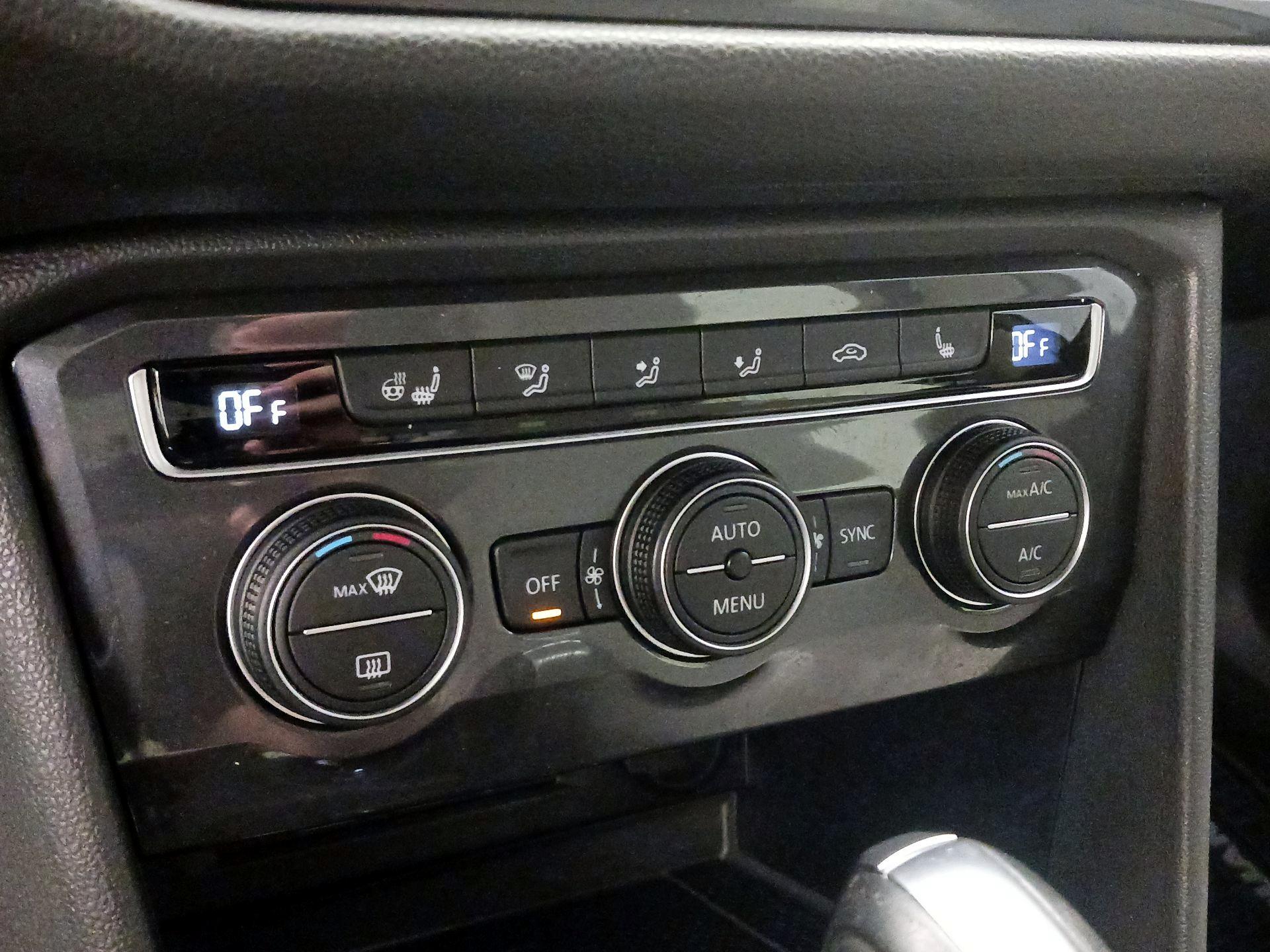 Thumbnail: 2020 Volkswagen Tiguan - 17