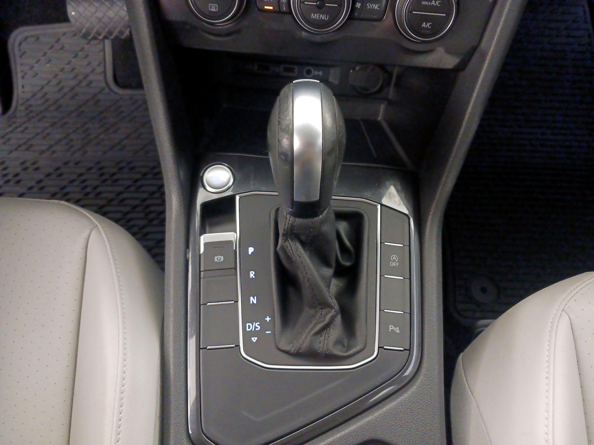 Thumbnail: 2020 Volkswagen Tiguan - 18