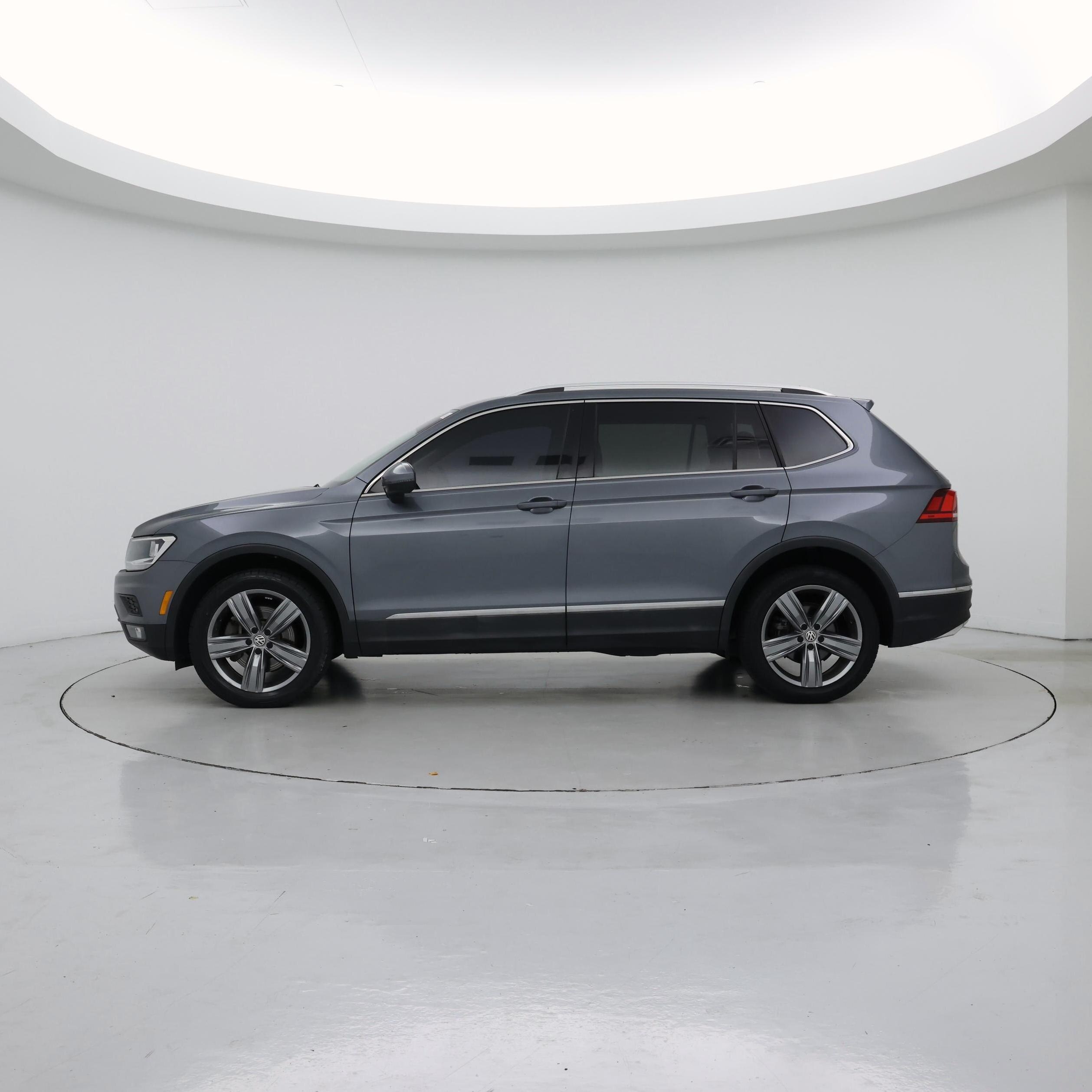 Thumbnail: 2020 Volkswagen Tiguan - 3