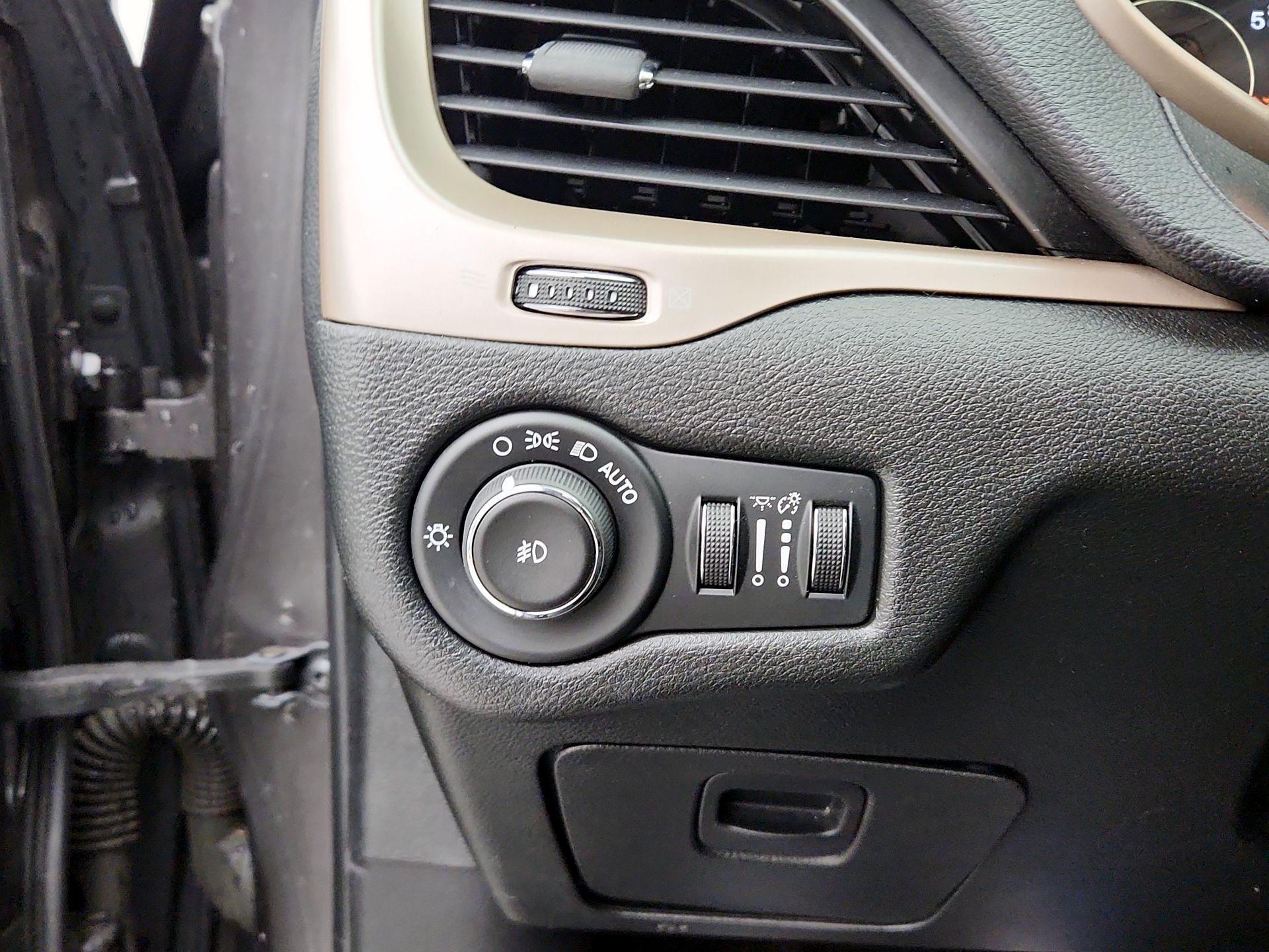 Thumbnail: 2014 Jeep Cherokee - 13