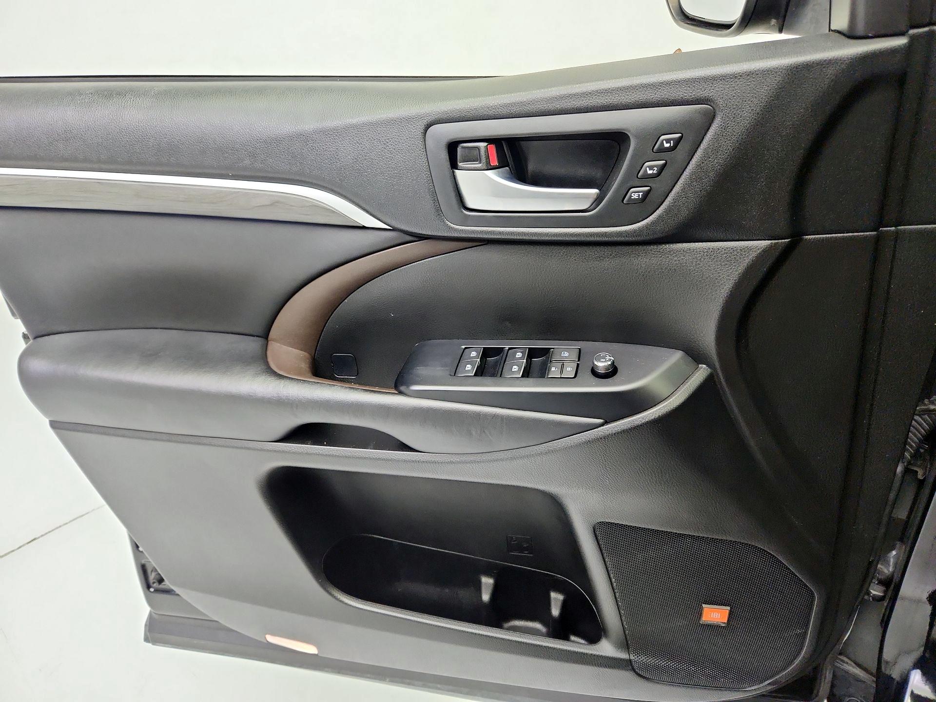 Thumbnail: 2018 Toyota Highlander - 12