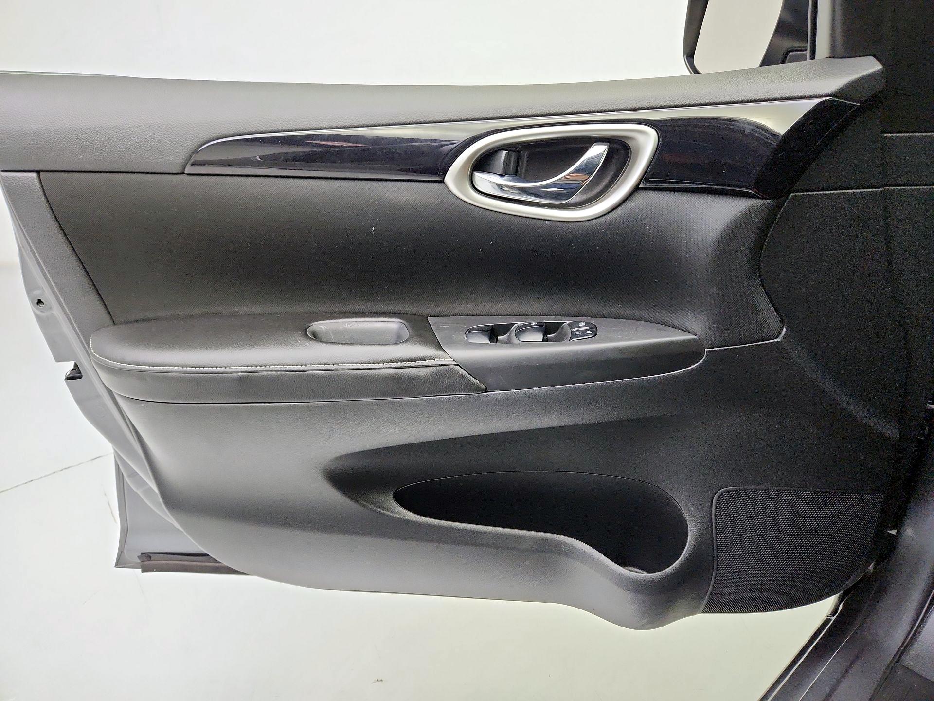 Thumbnail: 2019 Nissan Sentra - 12