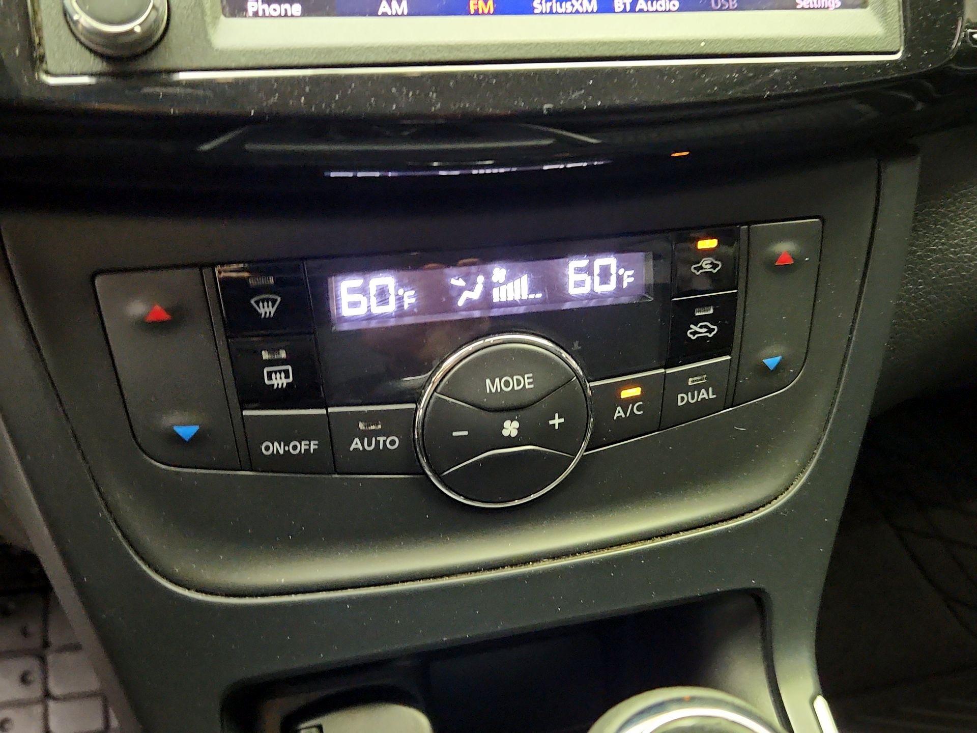 Thumbnail: 2019 Nissan Sentra - 16