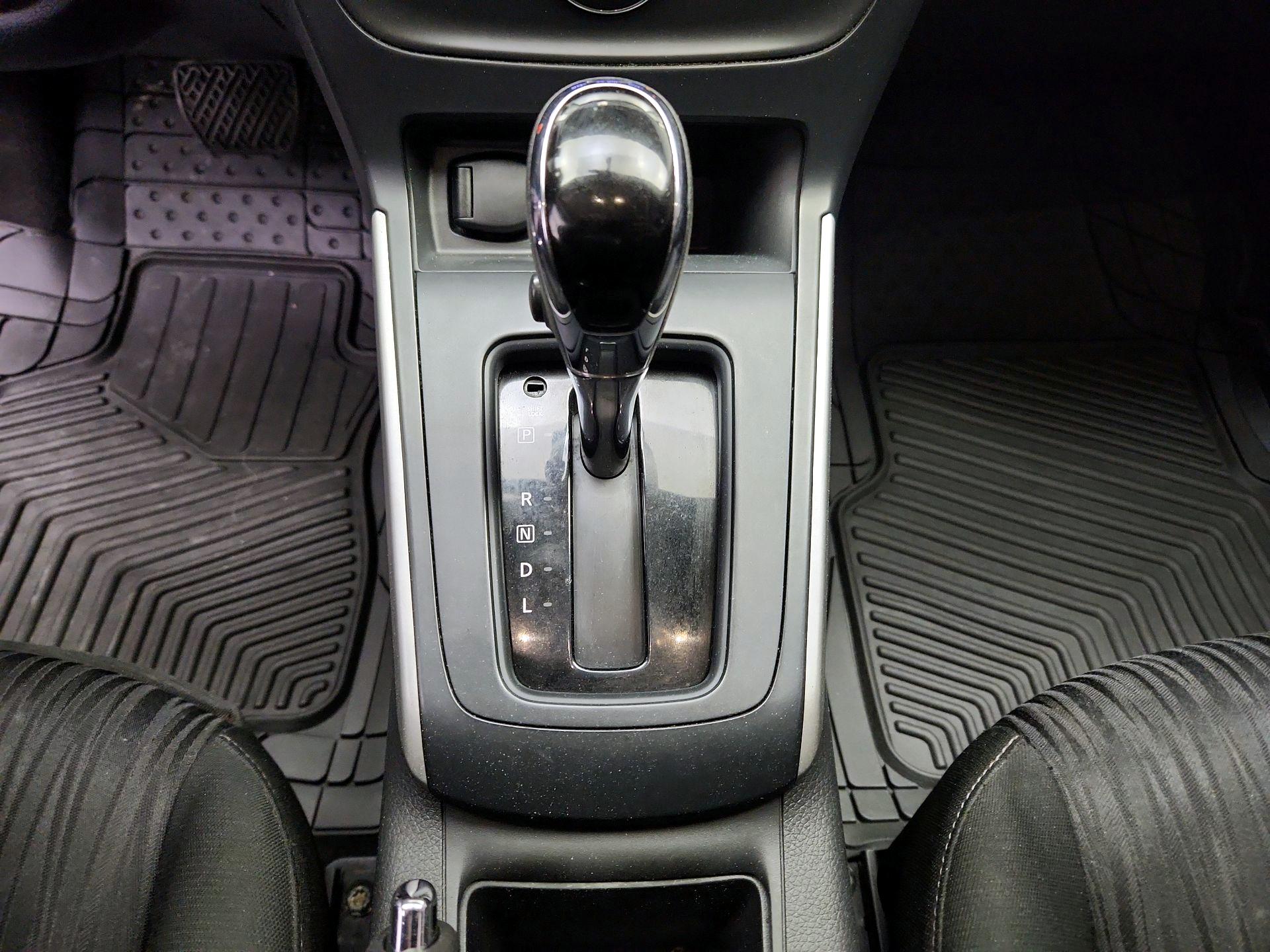 Thumbnail: 2019 Nissan Sentra - 17