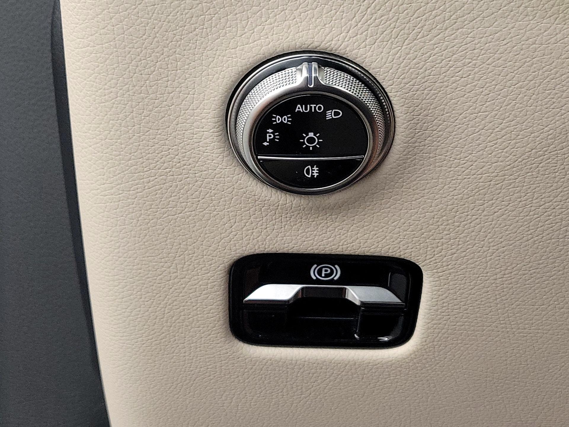 Thumbnail: 2024 Mercedes-Benz GLC - 13