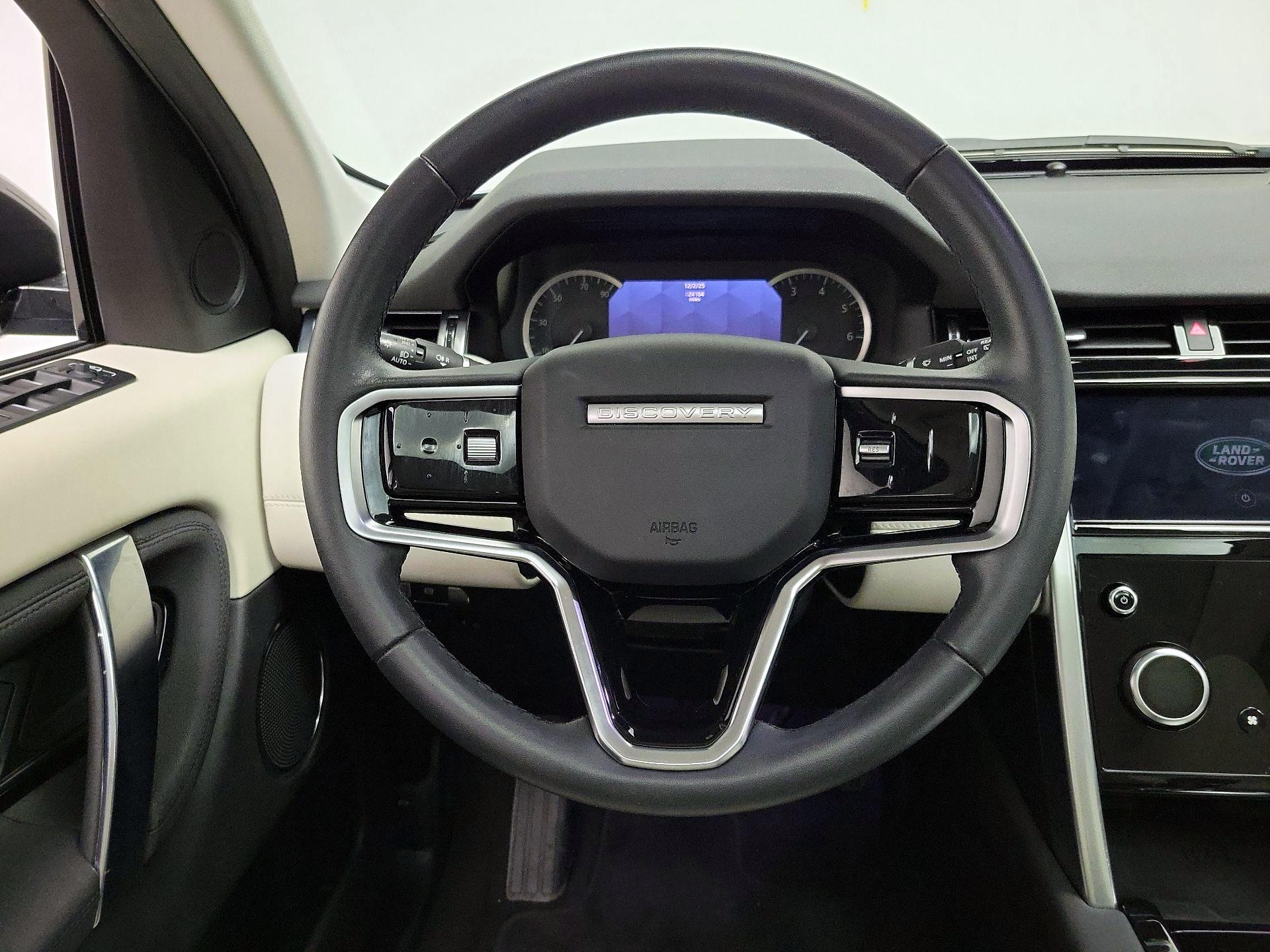 Thumbnail: 2023 Land Rover Discovery Sport - 10