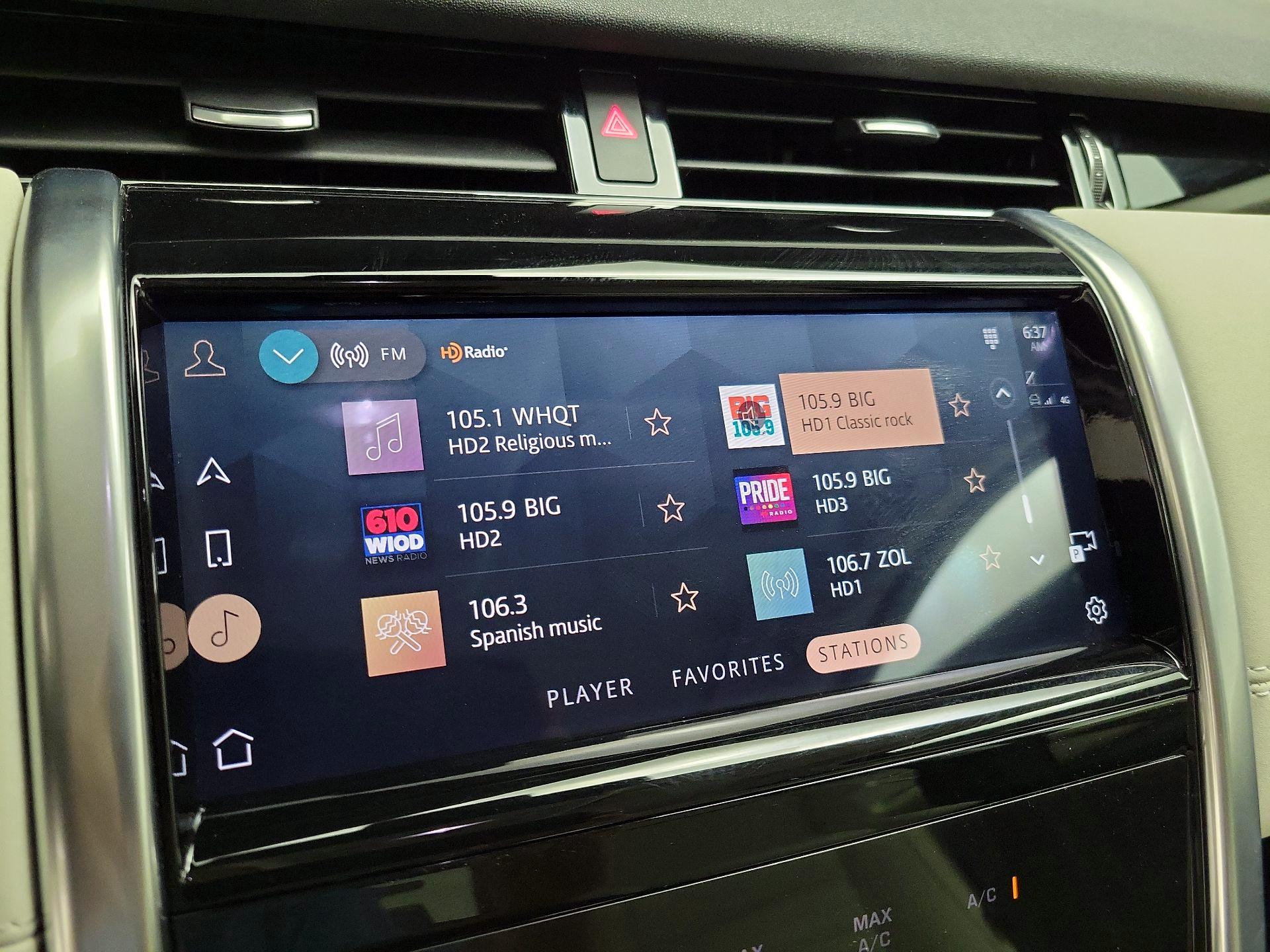 Thumbnail: 2023 Land Rover Discovery Sport - 16