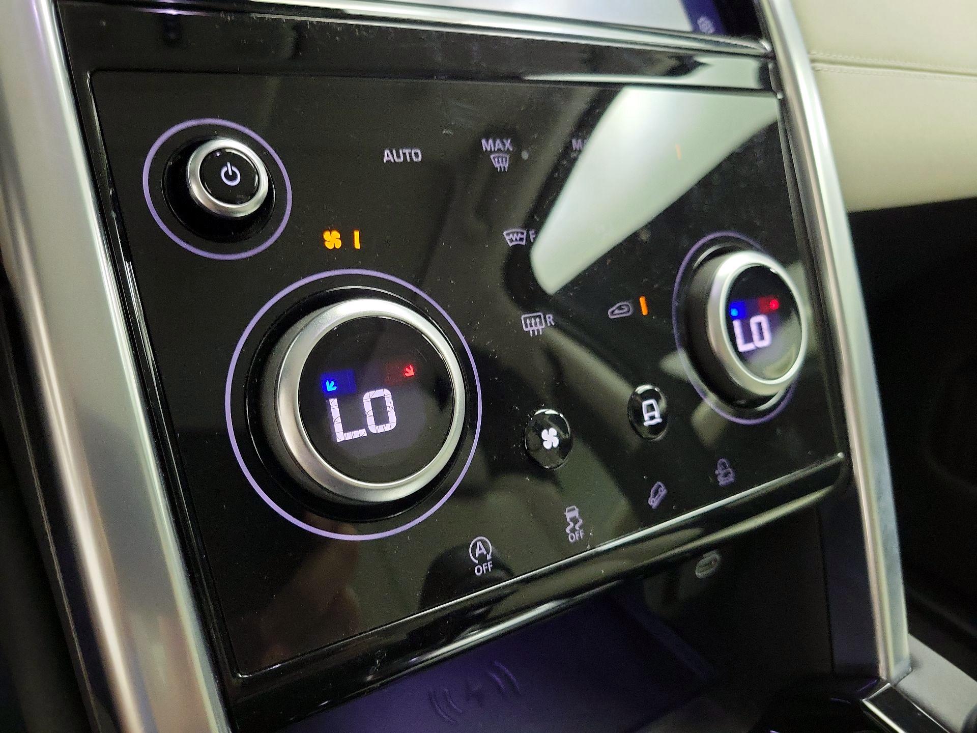 Thumbnail: 2023 Land Rover Discovery Sport - 17