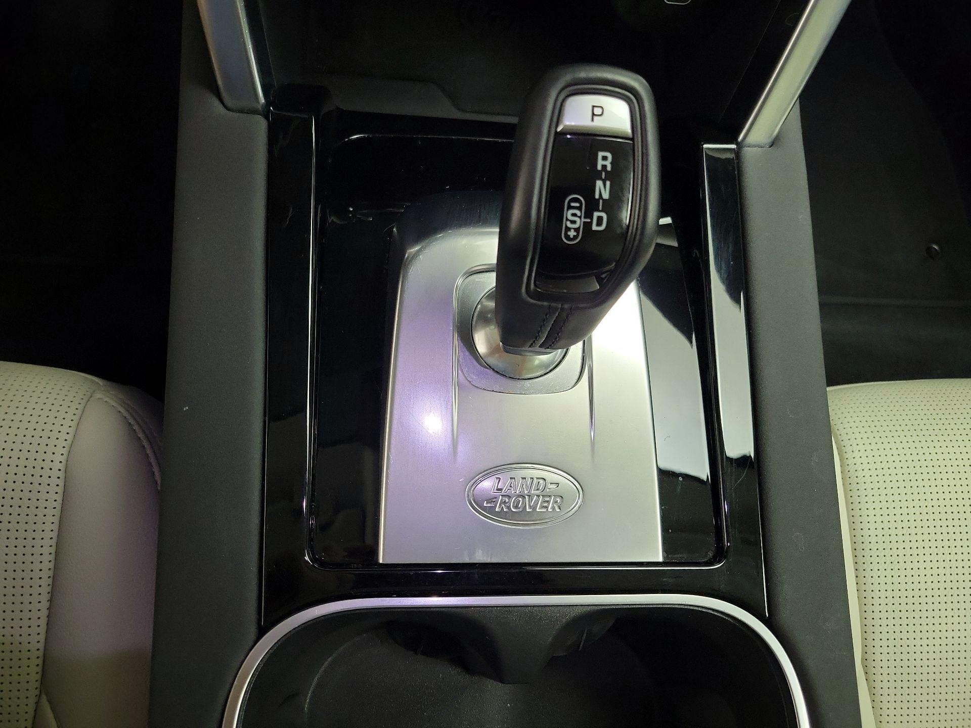 Thumbnail: 2023 Land Rover Discovery Sport - 18