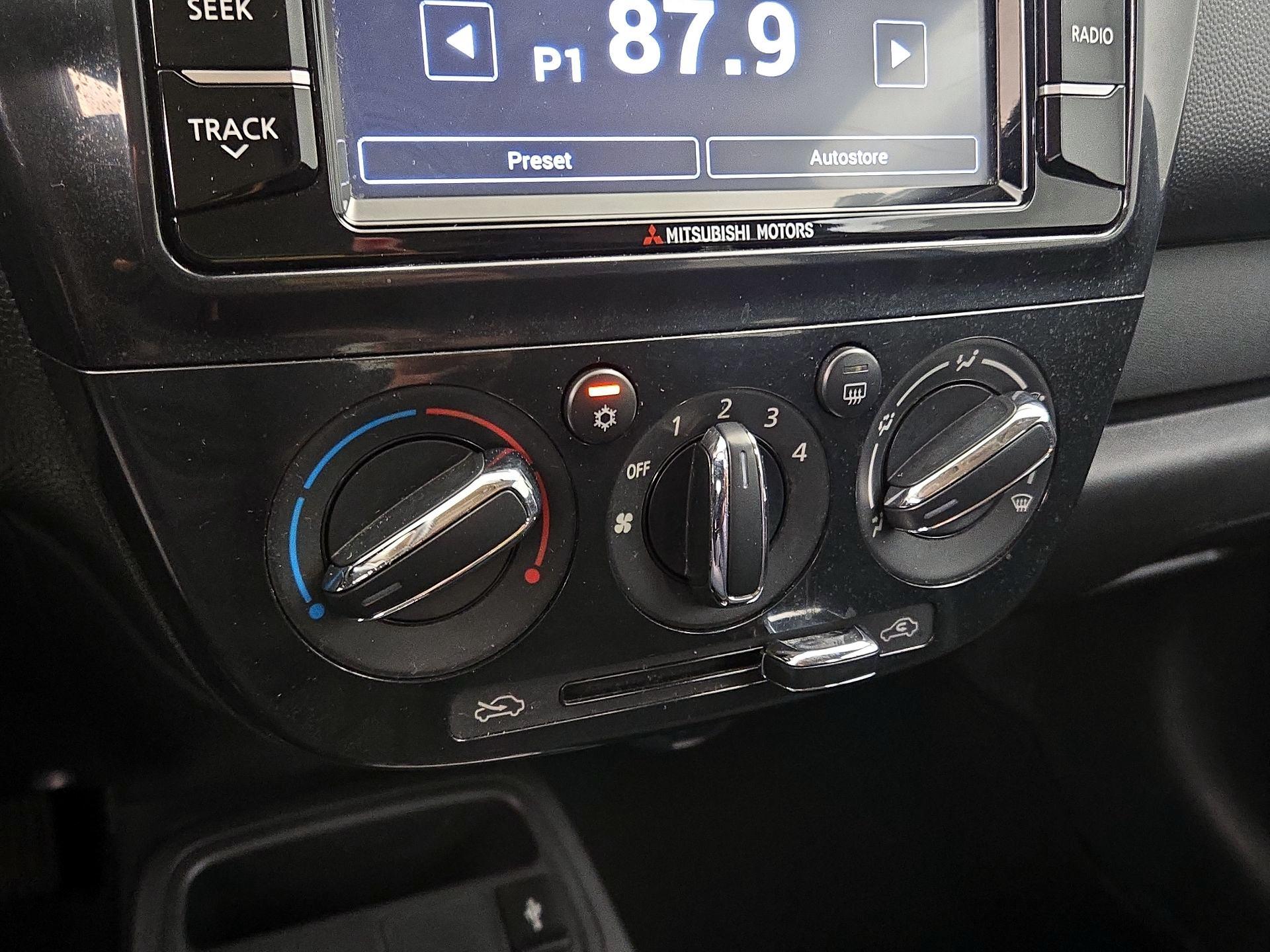 Thumbnail: 2019 Mitsubishi Mirage G4 - 16