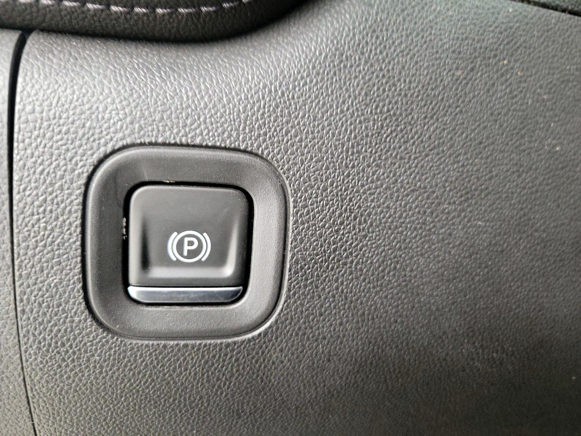 Thumbnail: 2021 Chevrolet Silverado 1500 - 13