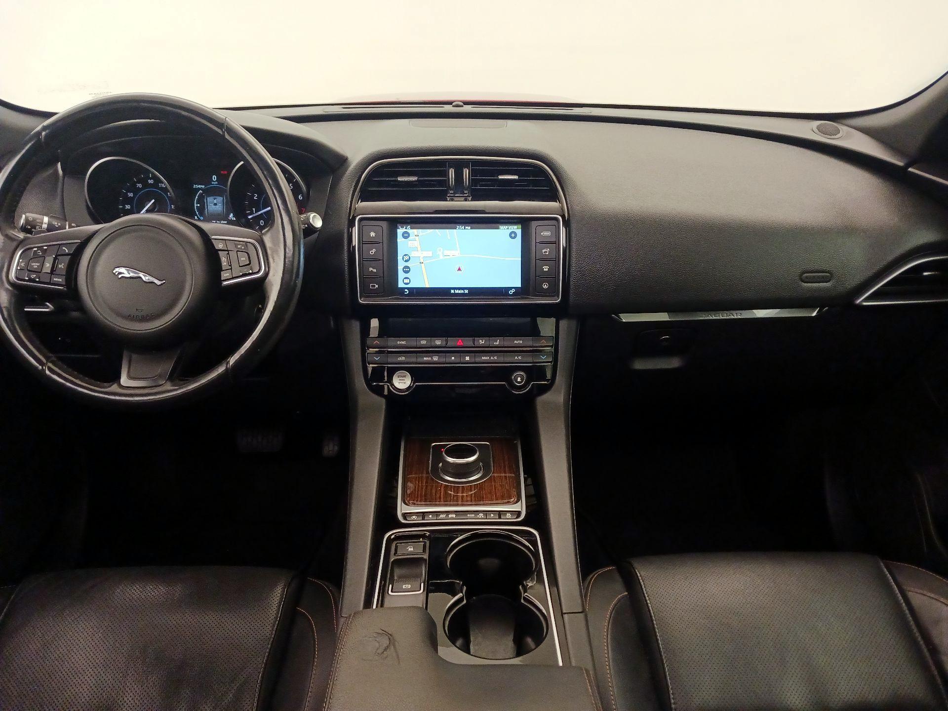 Thumbnail: 2017 Jaguar F-Pace - 9