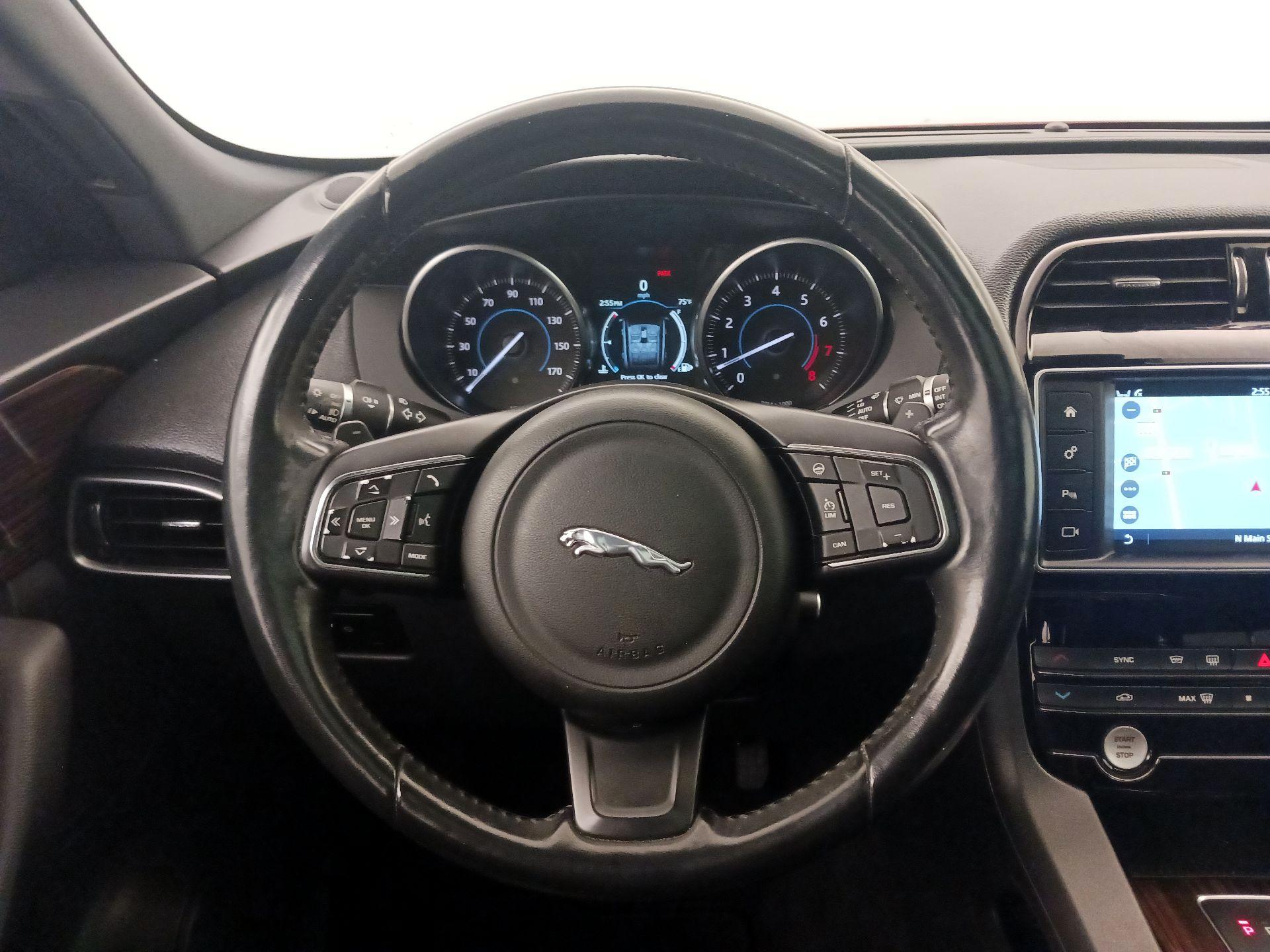 Thumbnail: 2017 Jaguar F-Pace - 10