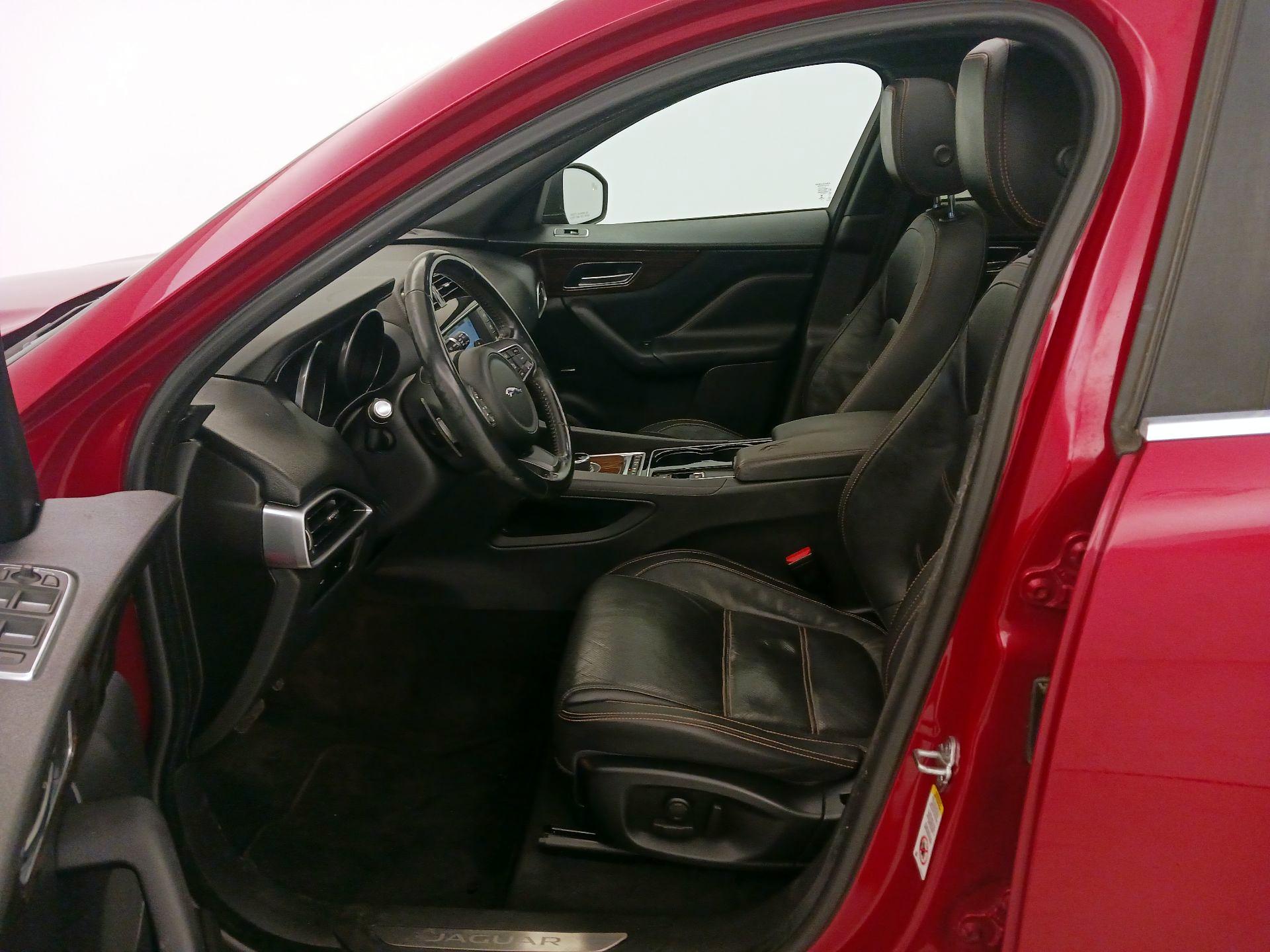 Thumbnail: 2017 Jaguar F-Pace - 11