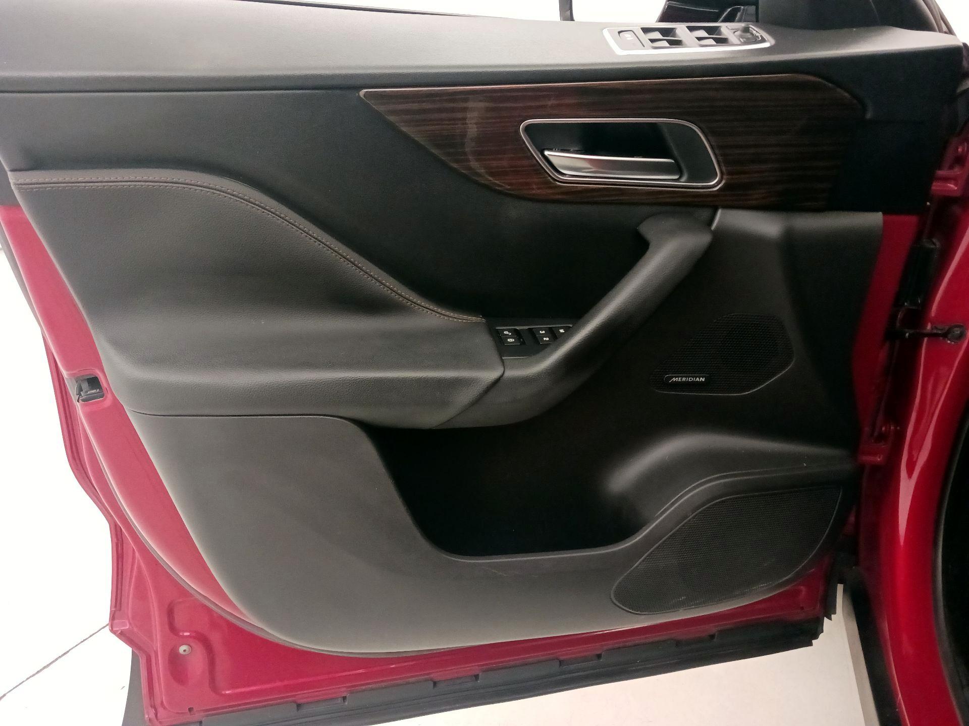 Thumbnail: 2017 Jaguar F-Pace - 12