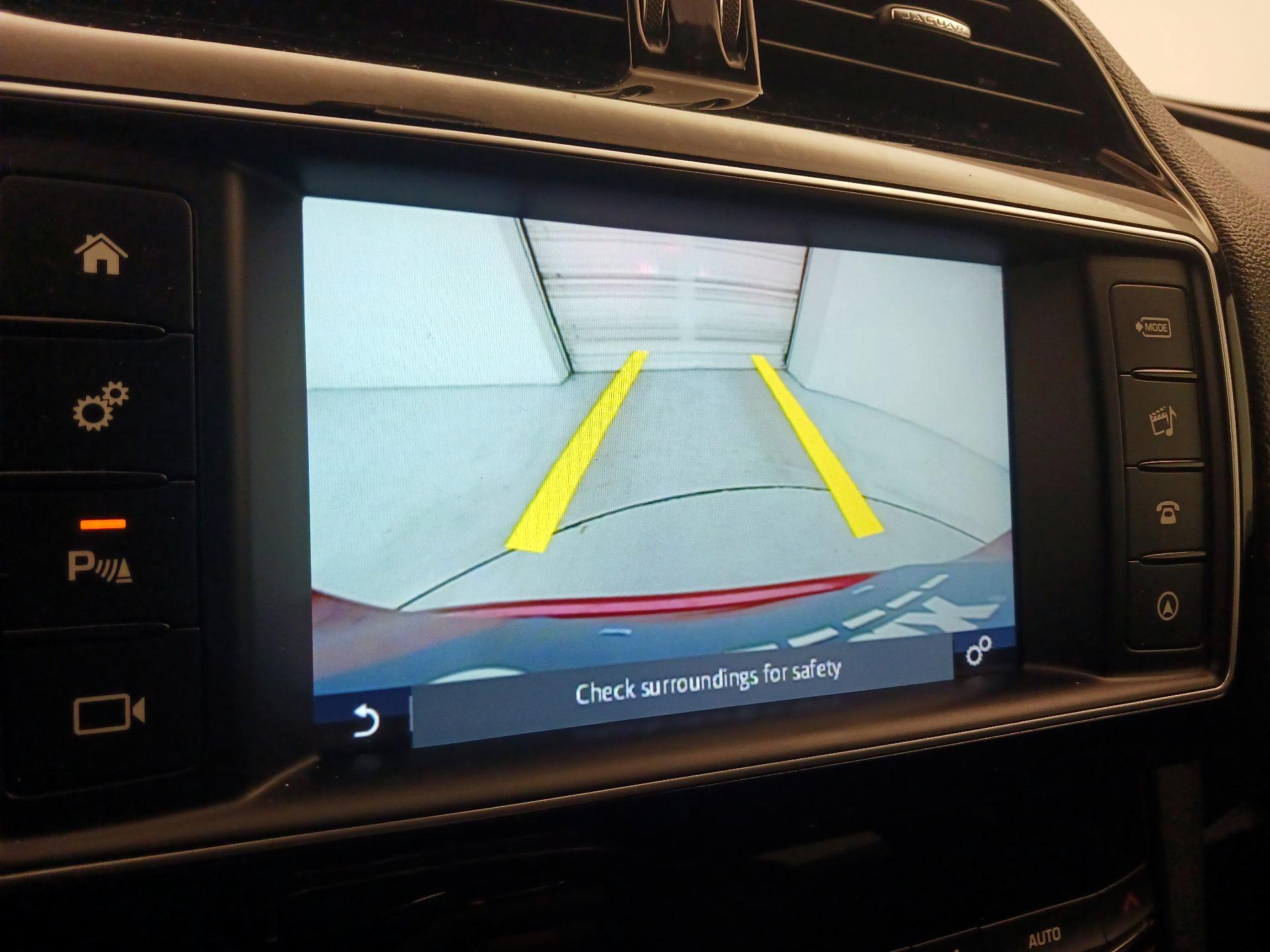 Thumbnail: 2017 Jaguar F-Pace - 15