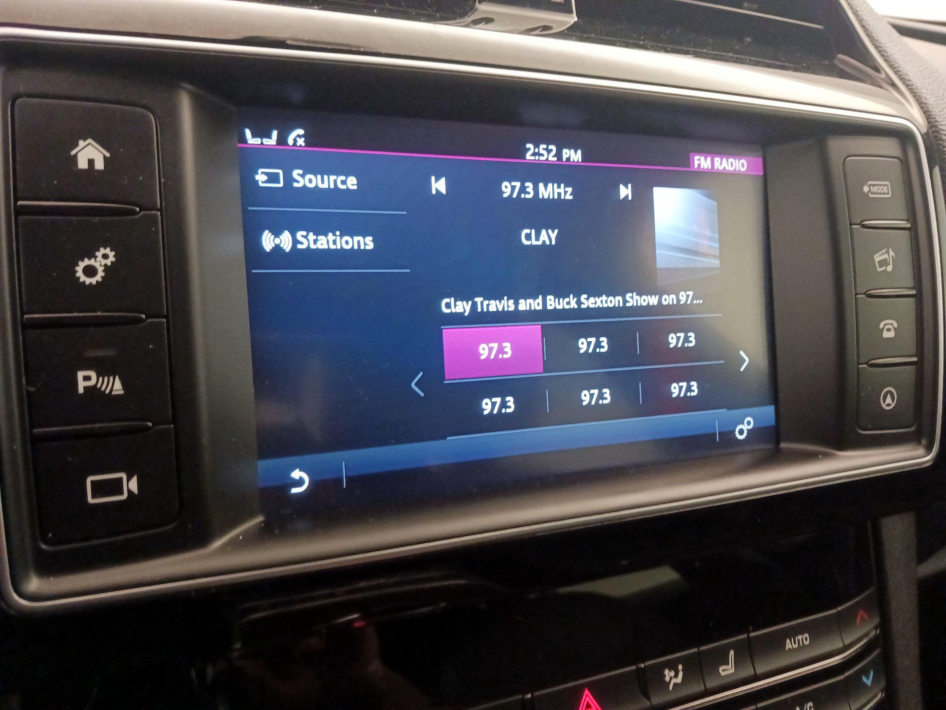 Thumbnail: 2017 Jaguar F-Pace - 16