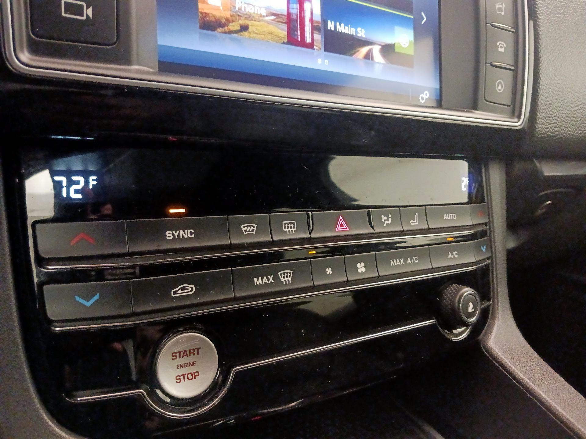 Thumbnail: 2017 Jaguar F-Pace - 17