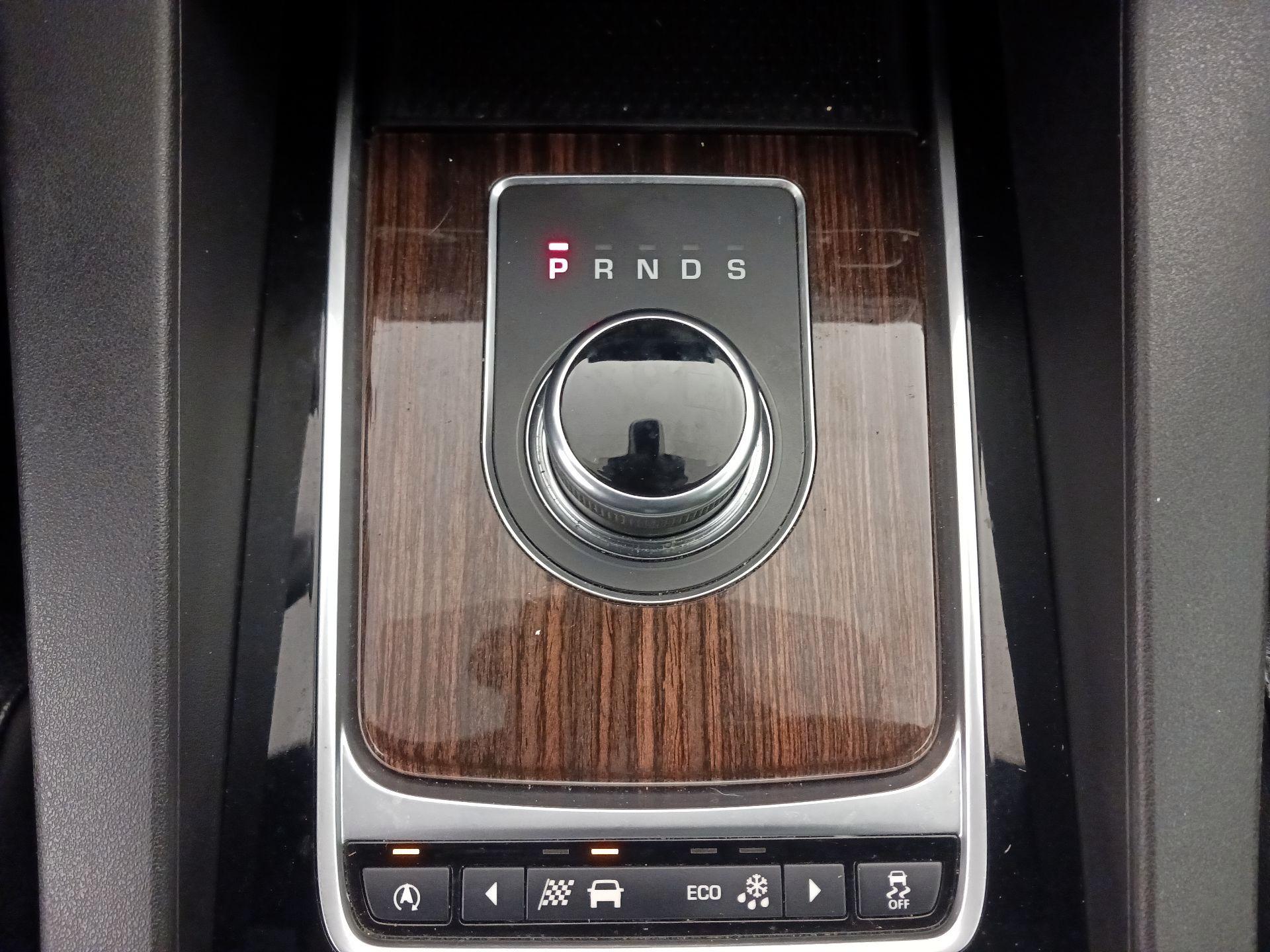 Thumbnail: 2017 Jaguar F-Pace - 18