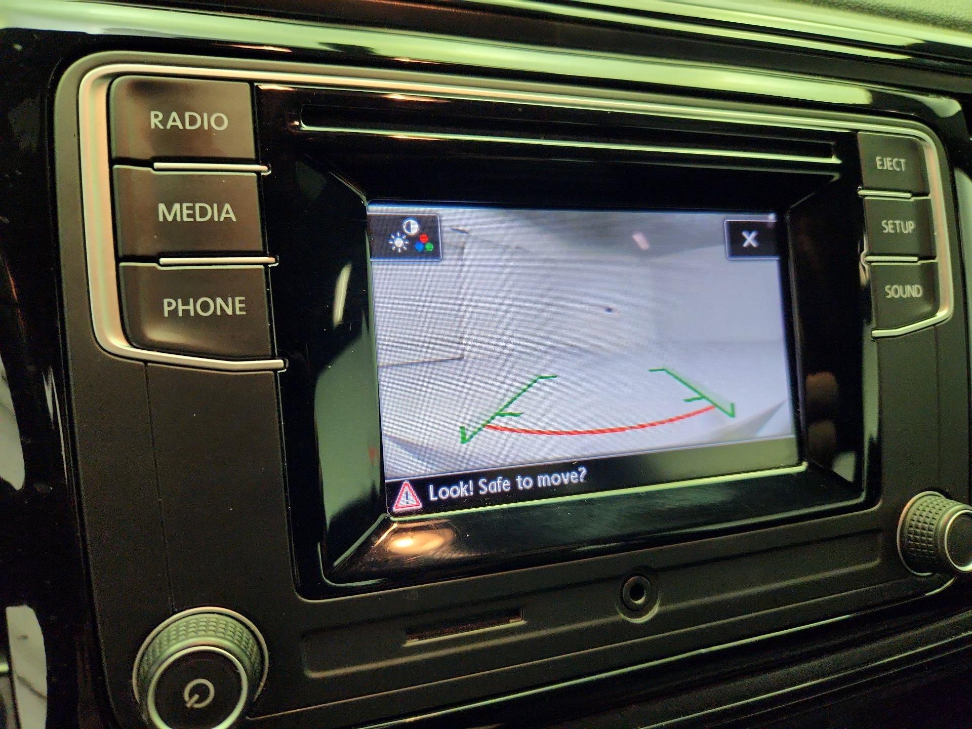 Thumbnail: 2018 Volkswagen Beetle - 14