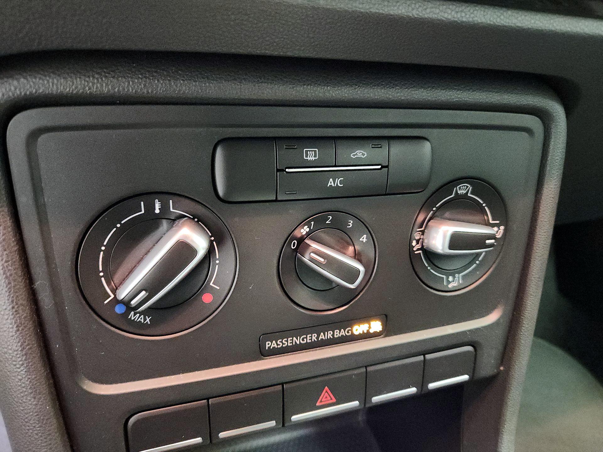 Thumbnail: 2018 Volkswagen Beetle - 16