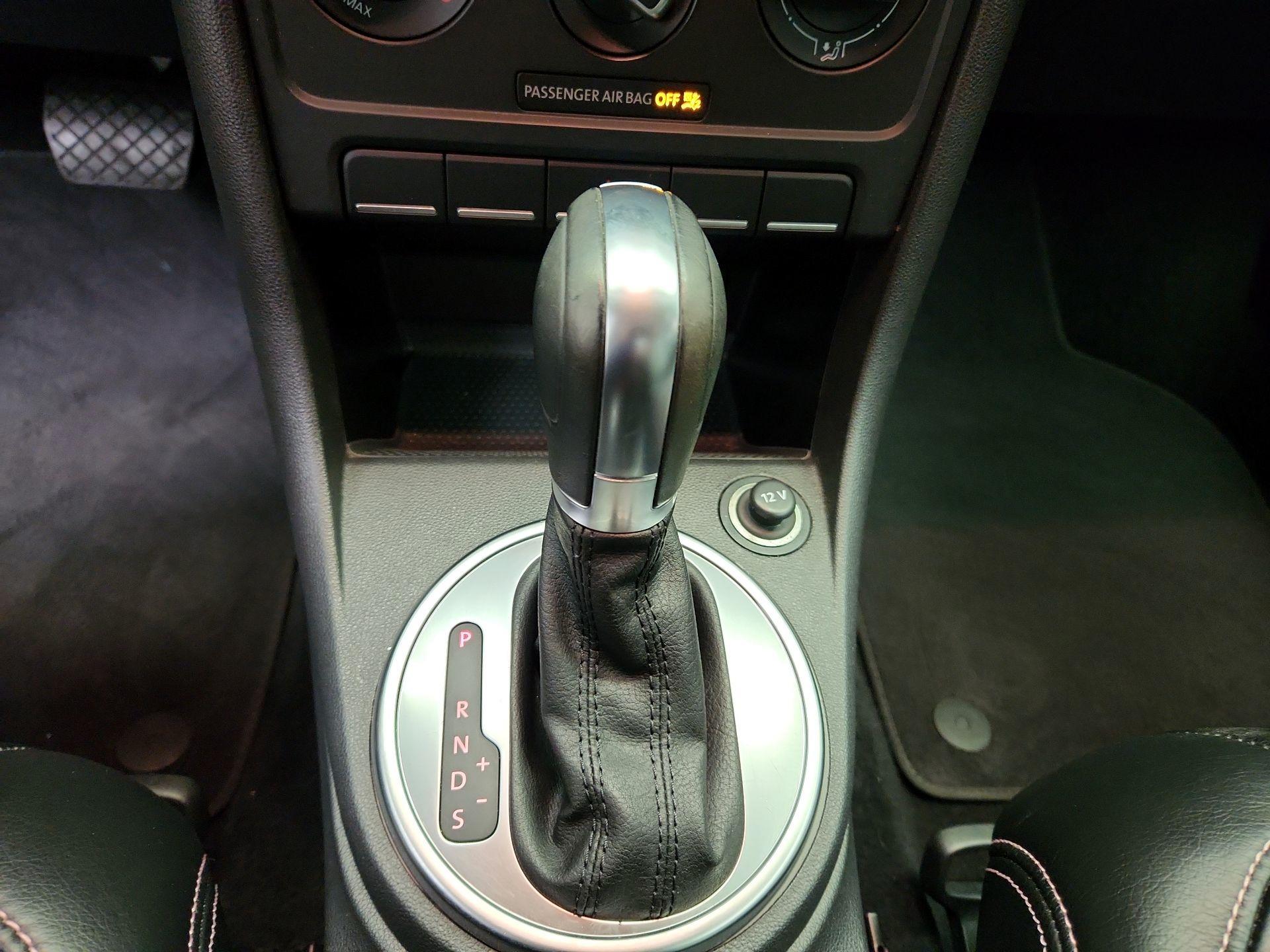 Thumbnail: 2018 Volkswagen Beetle - 17