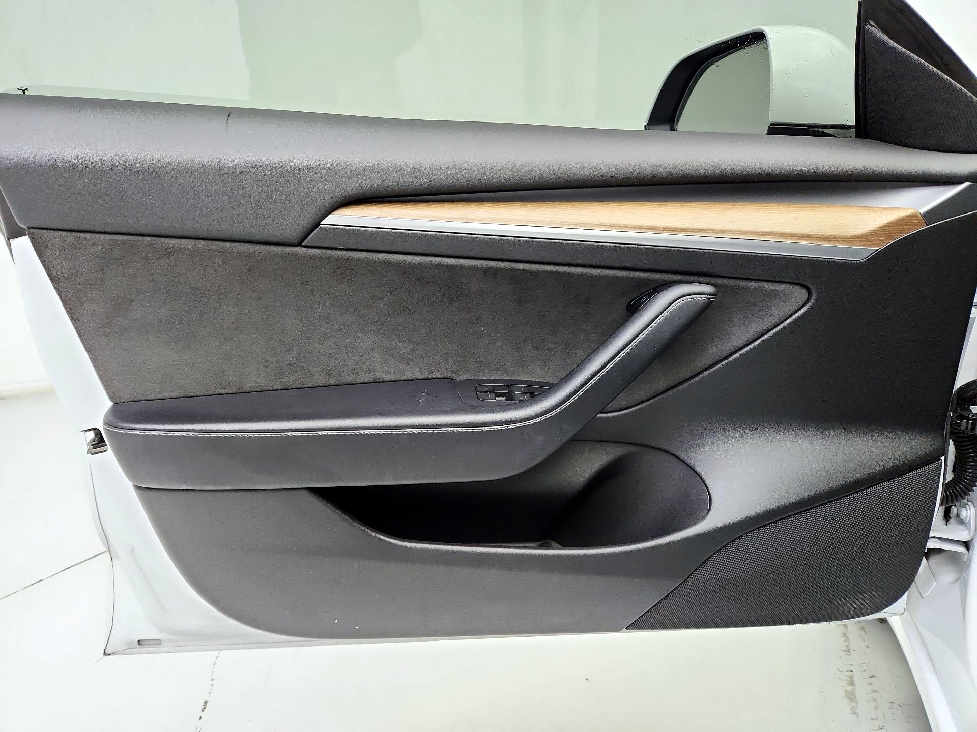 Thumbnail: 2022 Tesla Model 3 - 12