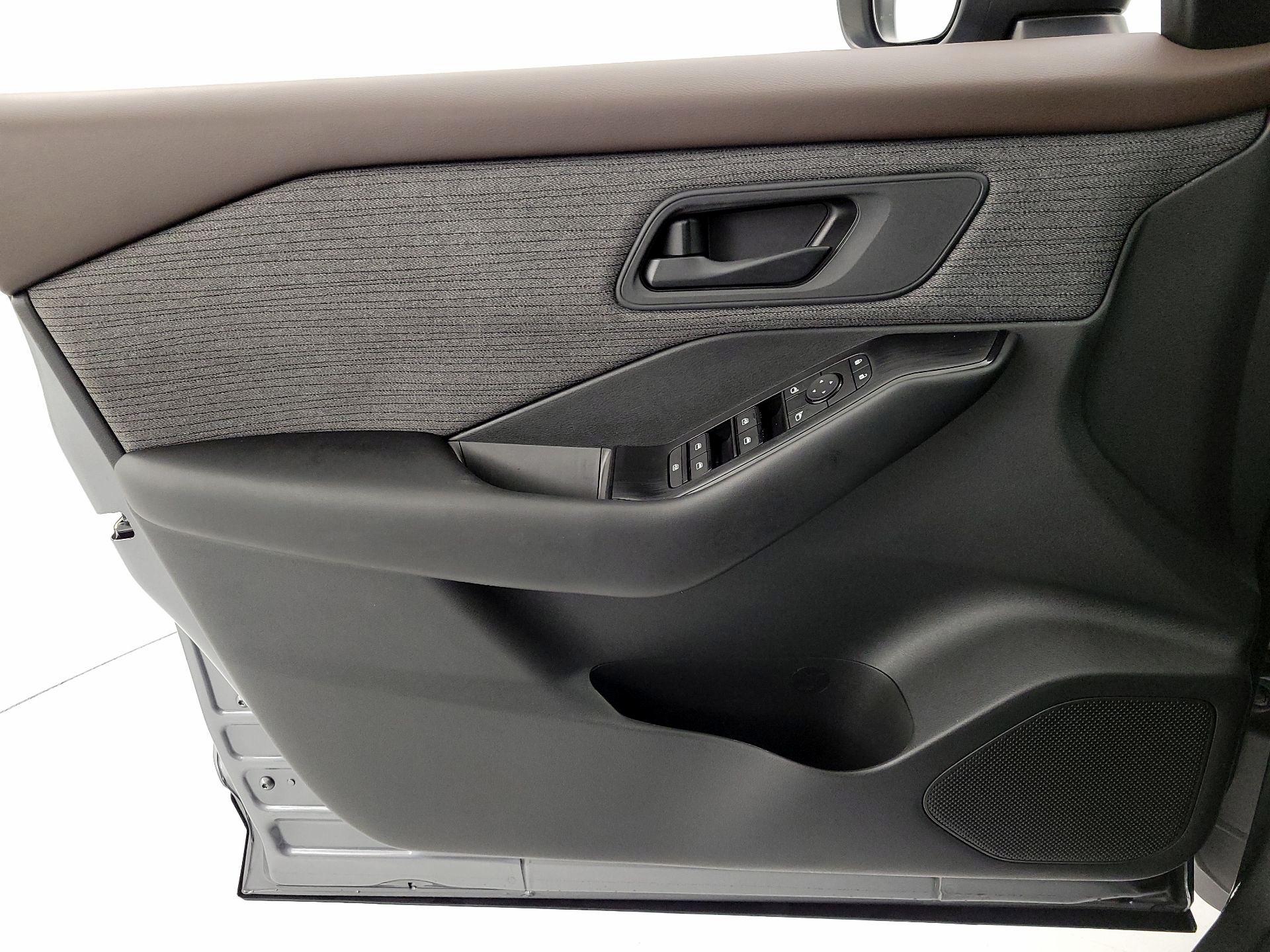 Thumbnail: 2023 Nissan Rogue - 12