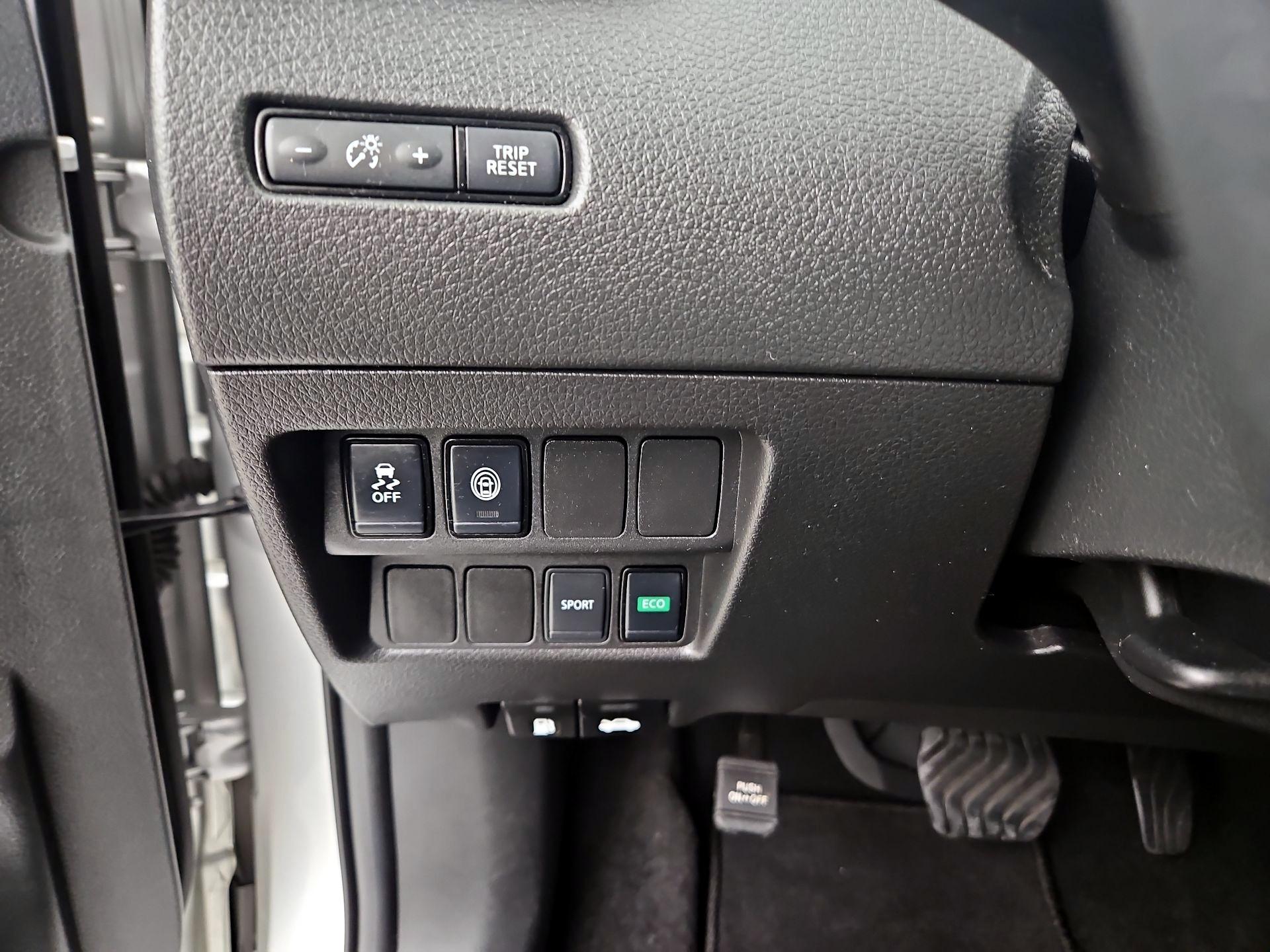 Thumbnail: 2021 Nissan Rogue Sport - 13