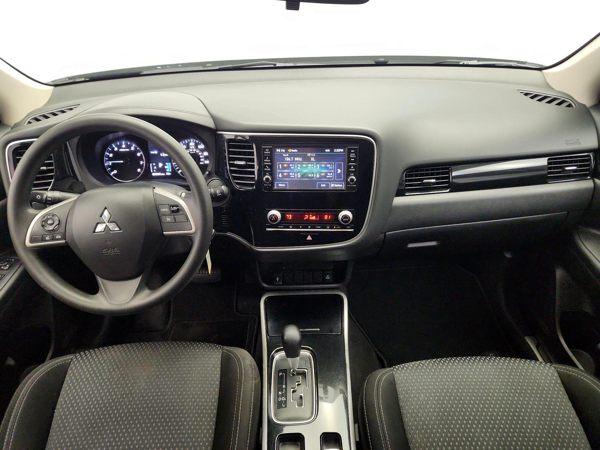 Thumbnail: 2020 Mitsubishi Outlander - 9